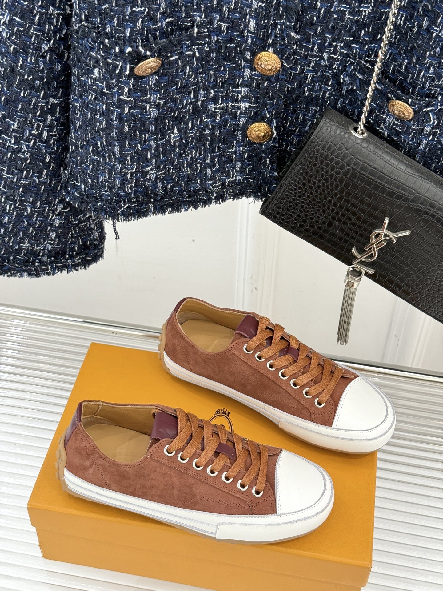TOD'S 25WF新品豆豆小白鞋
在春天这个充满诗意与浪漫的季节
当我第一次看到这双鞋就爱惨了
就被