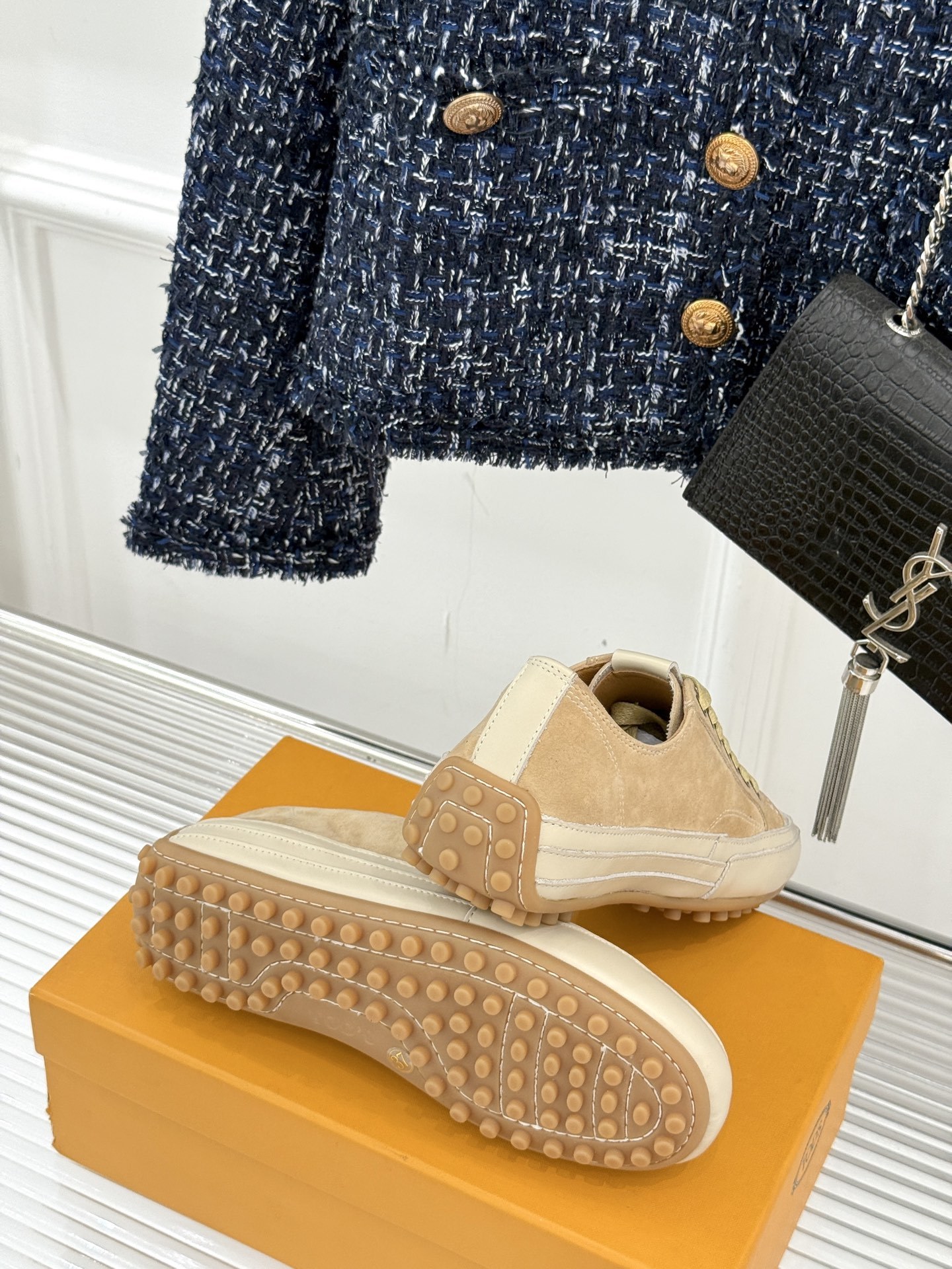 TOD'S 25WF新品豆豆小白鞋
在春天这个充满诗意与浪漫的季节
当我第一次看到这双鞋就爱惨了
就被