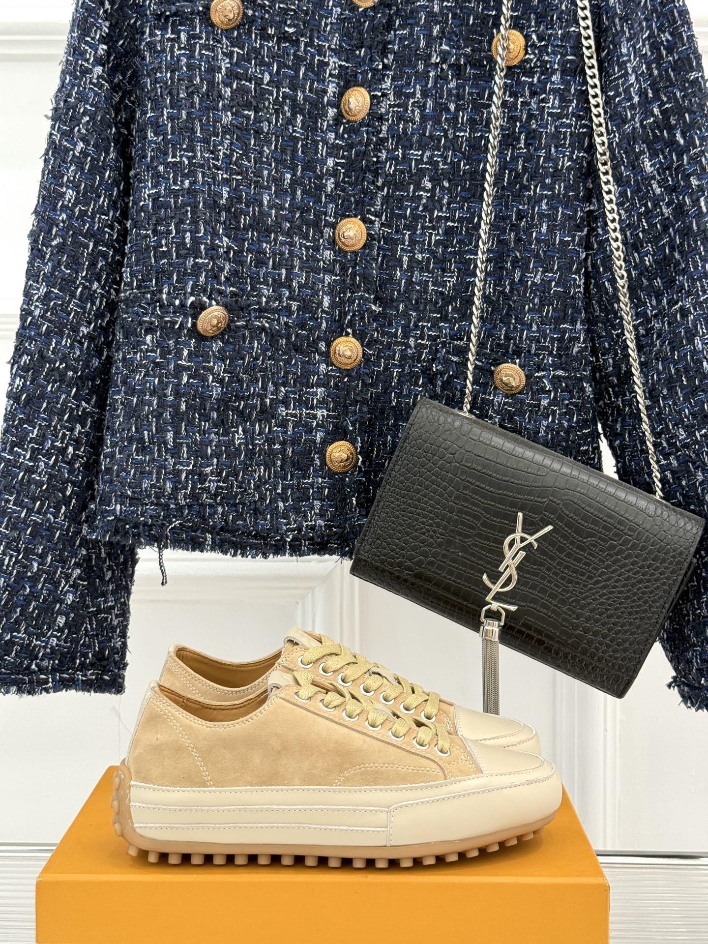 TOD'S 25WF新品豆豆小白鞋
在春天这个充满诗意与浪漫的季节
当我第一次看到这双鞋就爱惨了
就被