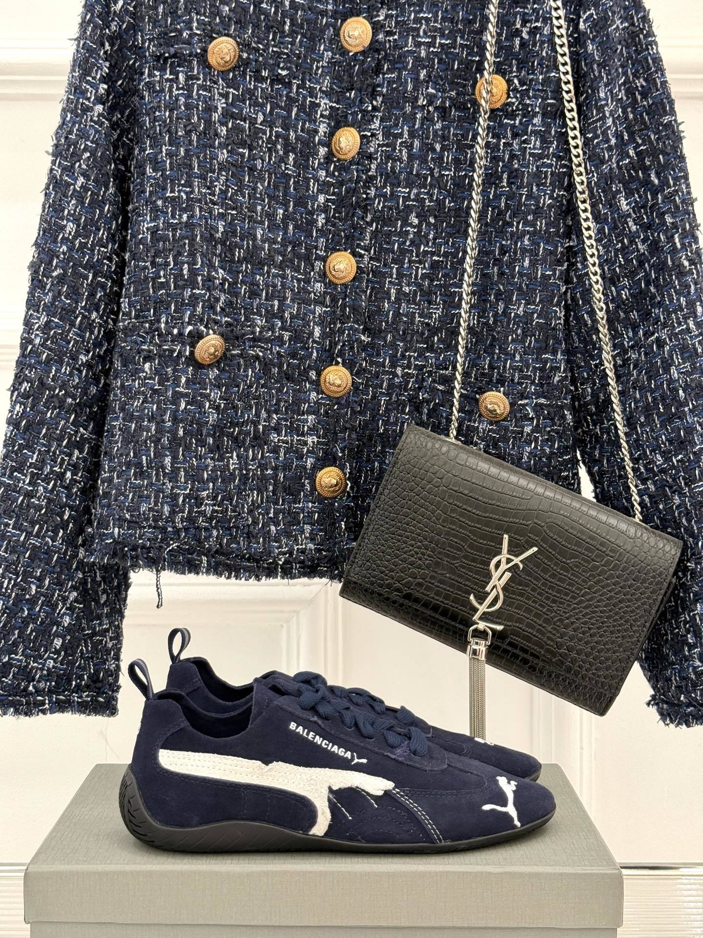 BALENCIAGA X 彪马联名情侣款德训鞋
时尚是一场永不停歇的对话
而BALENCIAGA与彪马