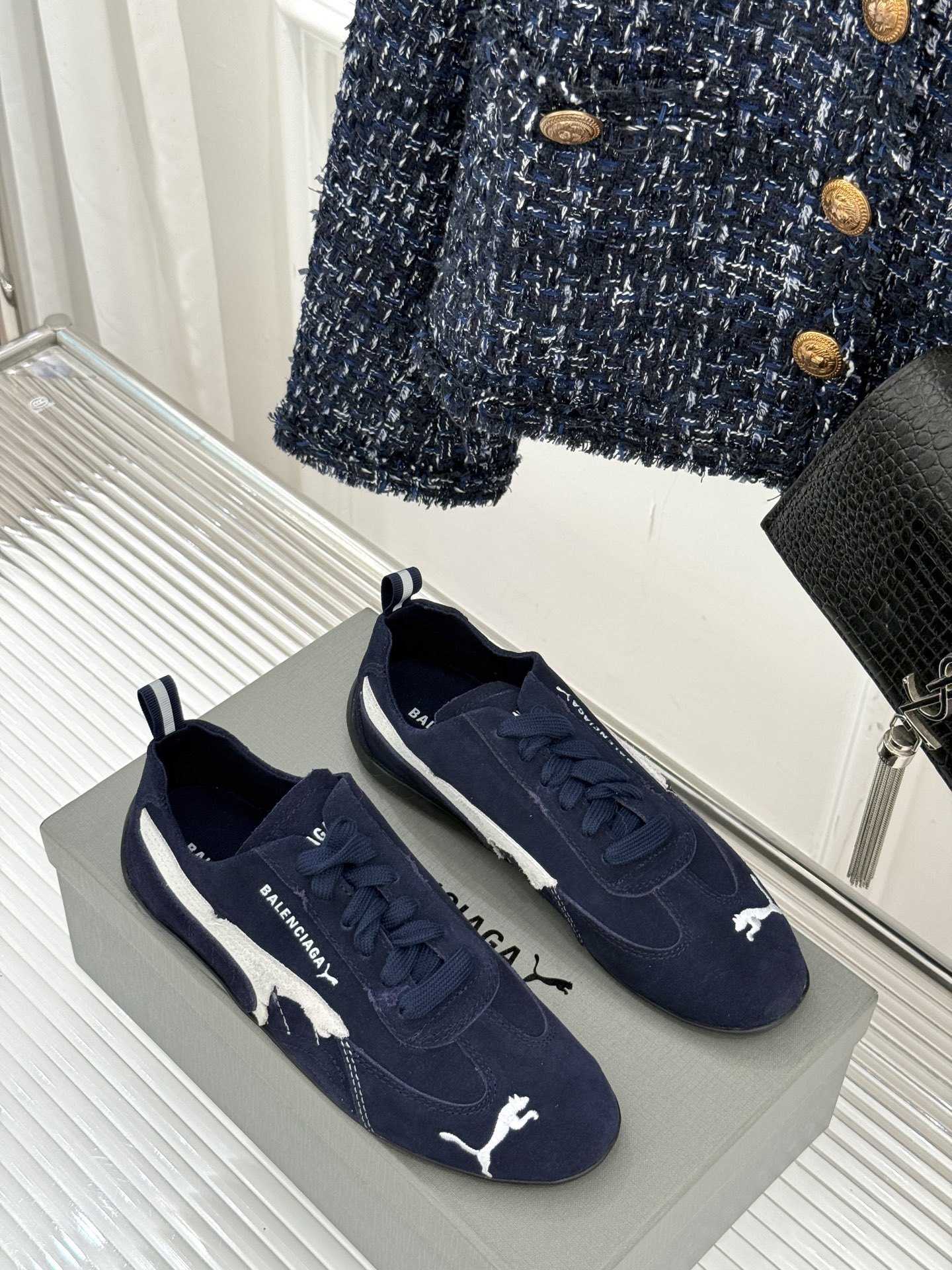 BALENCIAGA X 彪马联名情侣款德训鞋
时尚是一场永不停歇的对话
而BALENCIAGA与彪马