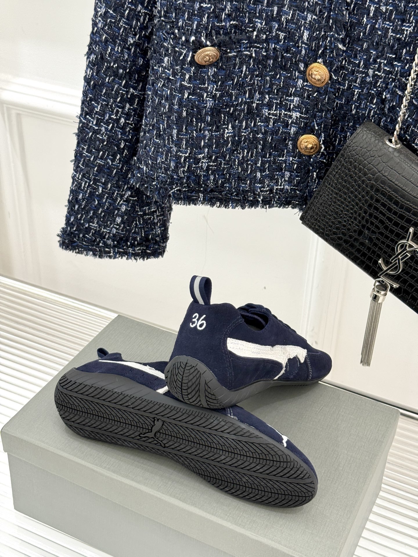 BALENCIAGA X 彪马联名情侣款德训鞋
时尚是一场永不停歇的对话
而BALENCIAGA与彪马