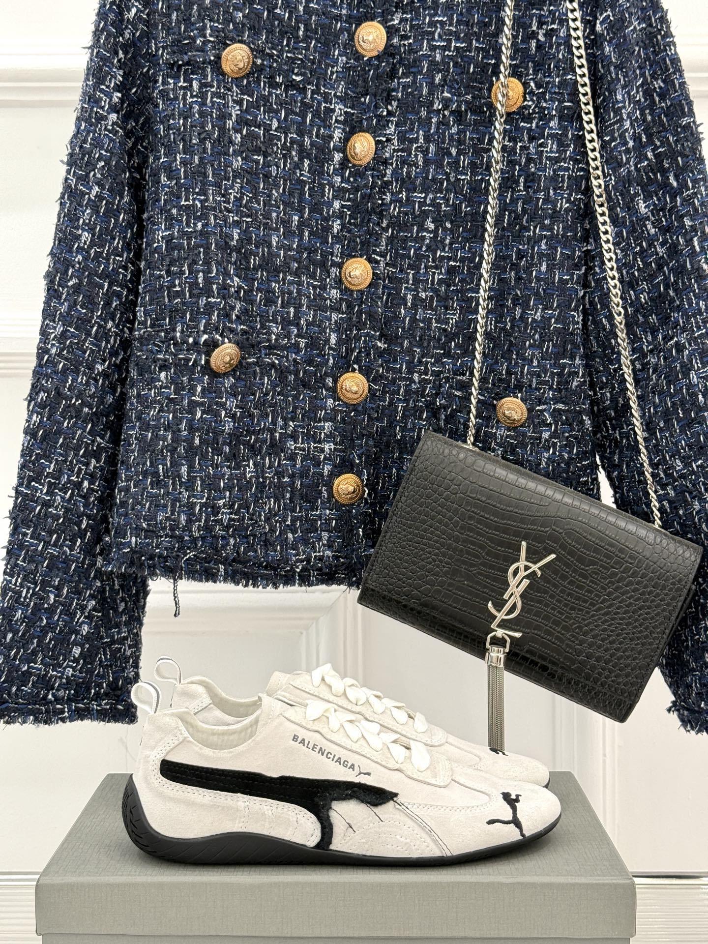 BALENCIAGA X 彪马联名情侣款德训鞋
时尚是一场永不停歇的对话
而BALENCIAGA与彪马