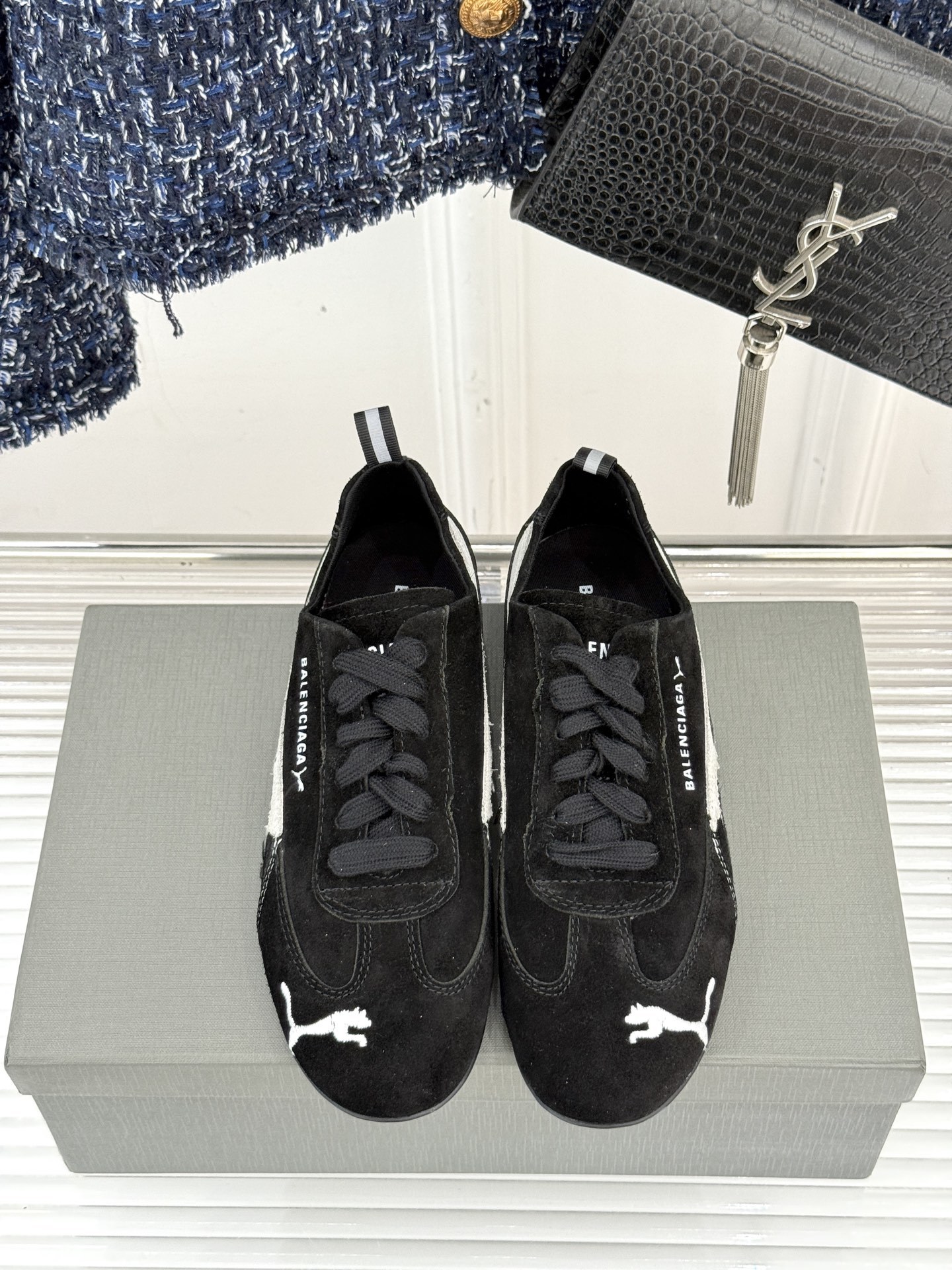 BALENCIAGA X 彪马联名情侣款德训鞋
时尚是一场永不停歇的对话
而BALENCIAGA与彪马