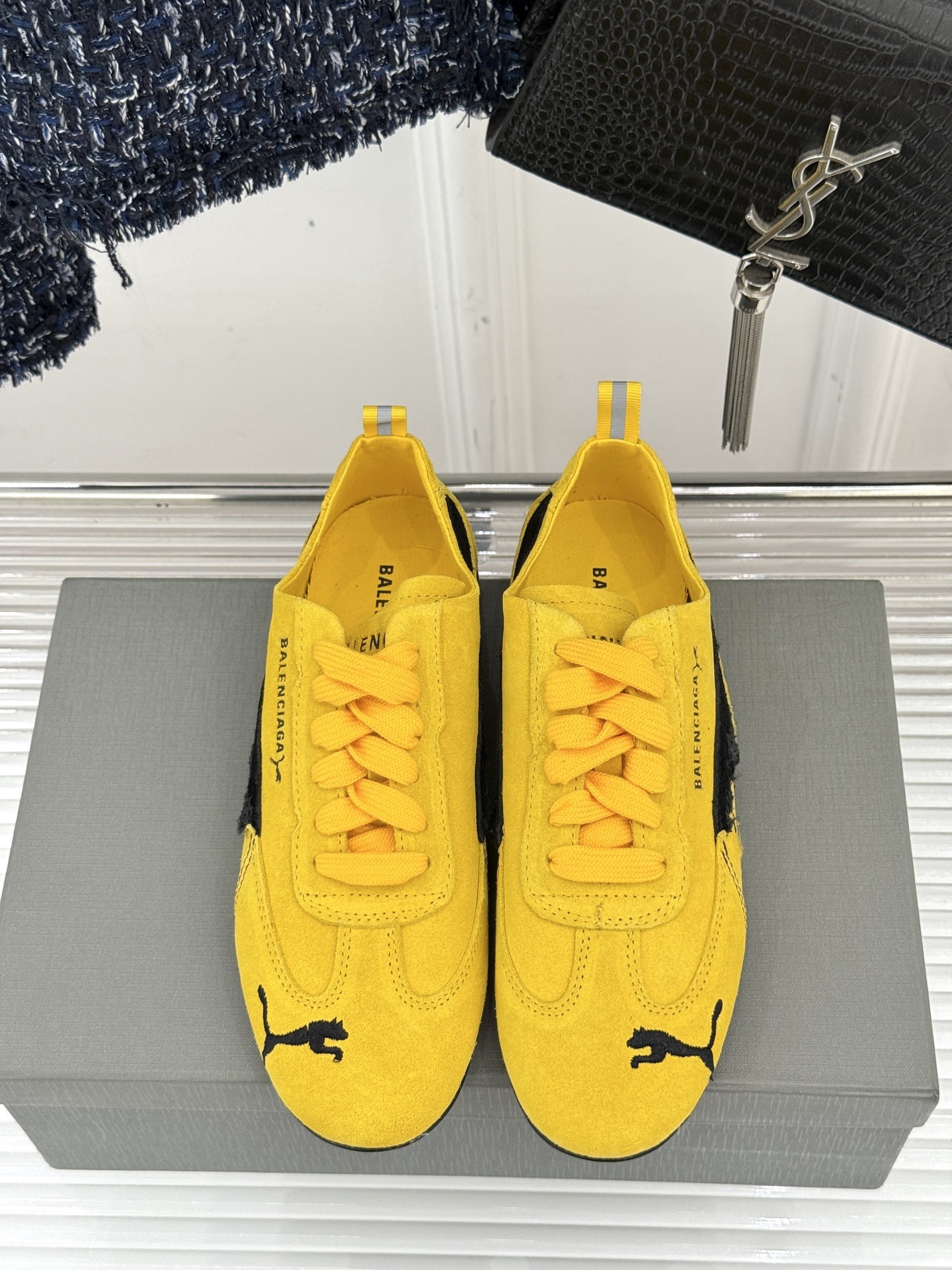 BALENCIAGA X 彪马联名情侣款德训鞋
时尚是一场永不停歇的对话
而BALENCIAGA与彪马