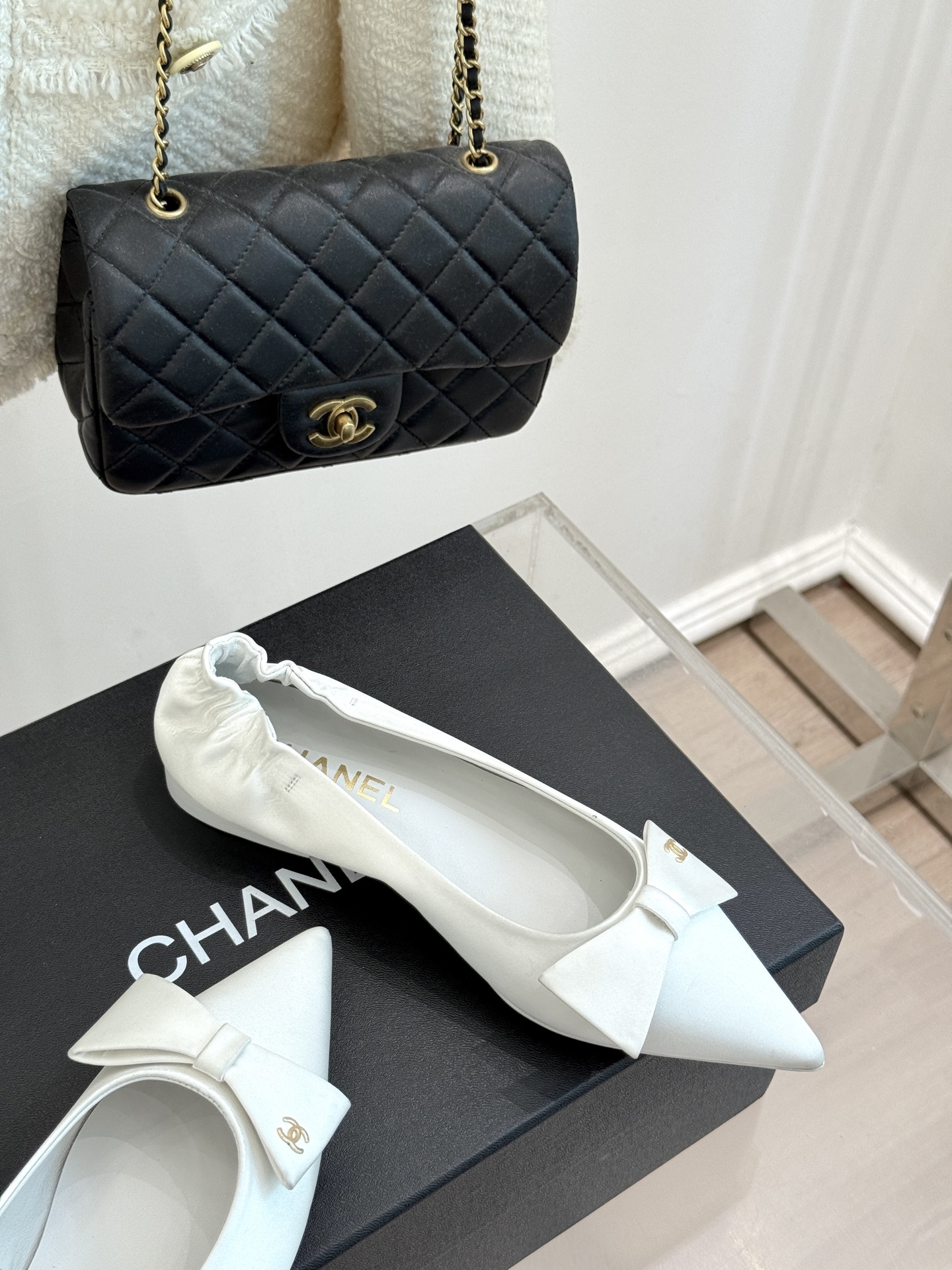 
CHANE* ｜小香25A新品尖头
蝴蝶结芭蕾舞鞋
此款芭蕾舞鞋宛如一颗璀璨的星辰
散发着独属于香奈儿