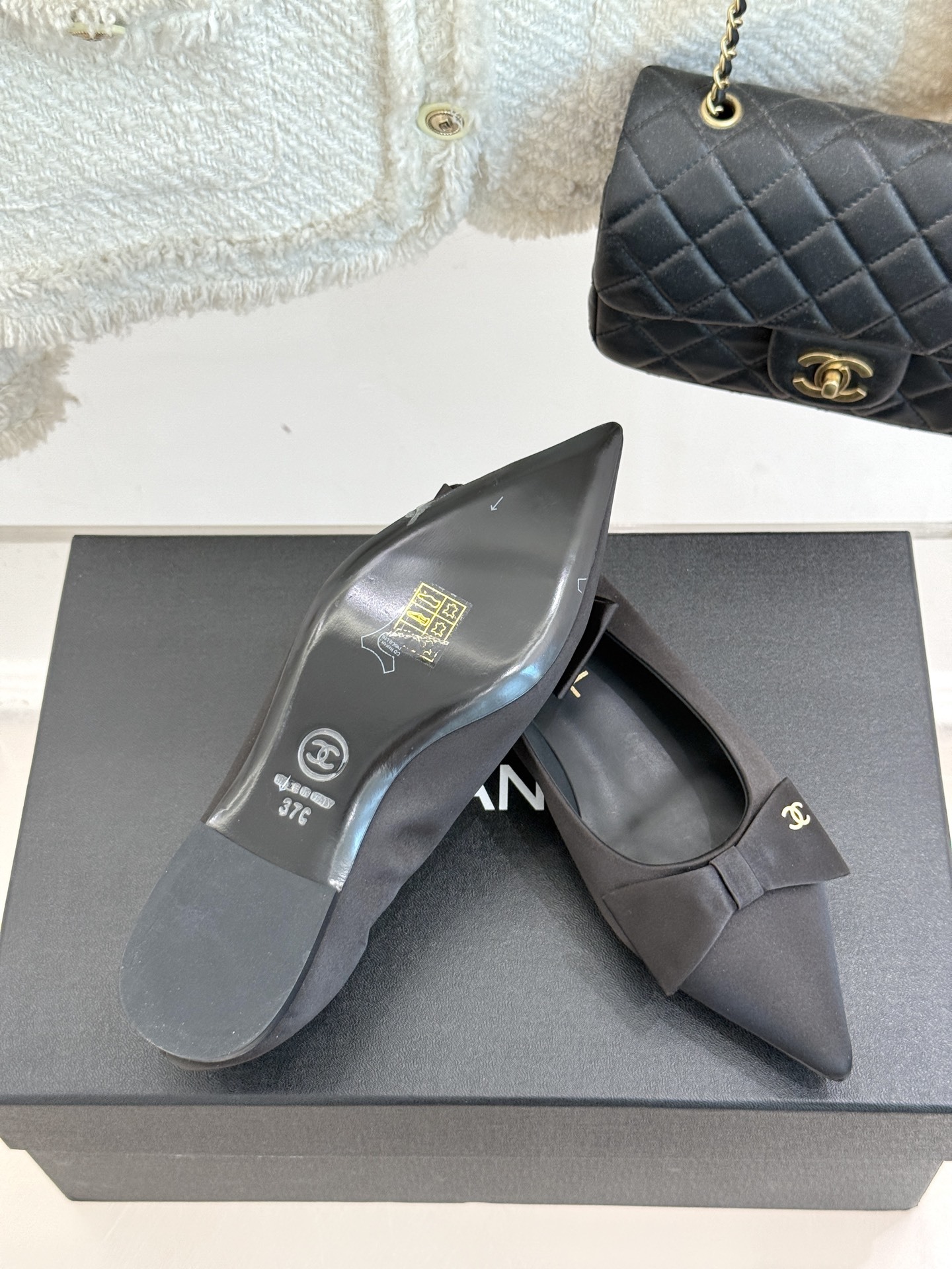 CHANE* |小香25A新品尖头
蝴蝶结芭蕾舞鞋
此款芭蕾舞鞋宛如一颗璀璨的星辰
散发着独属于香奈儿