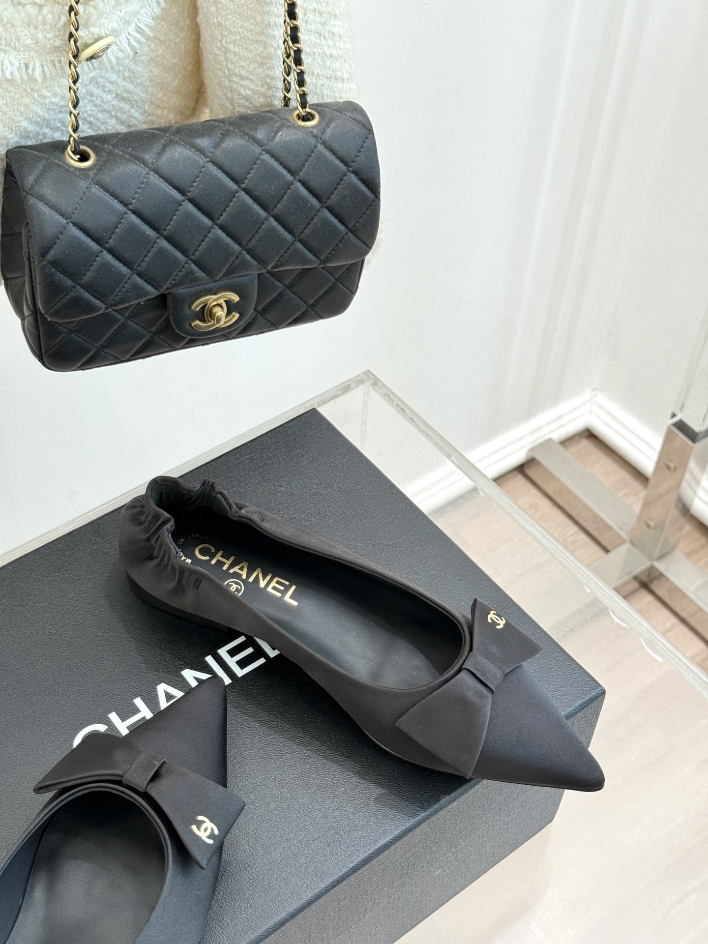 CHANE* |小香25A新品尖头
蝴蝶结芭蕾舞鞋
此款芭蕾舞鞋宛如一颗璀璨的星辰
散发着独属于香奈儿