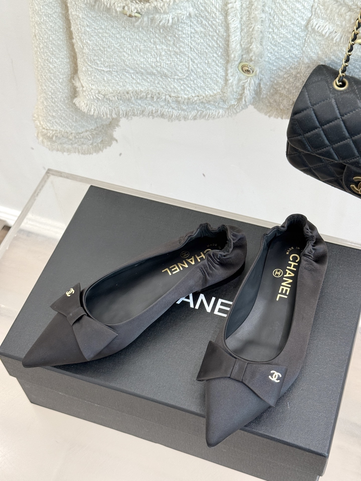 CHANE* |小香25A新品尖头
蝴蝶结芭蕾舞鞋
此款芭蕾舞鞋宛如一颗璀璨的星辰
散发着独属于香奈儿