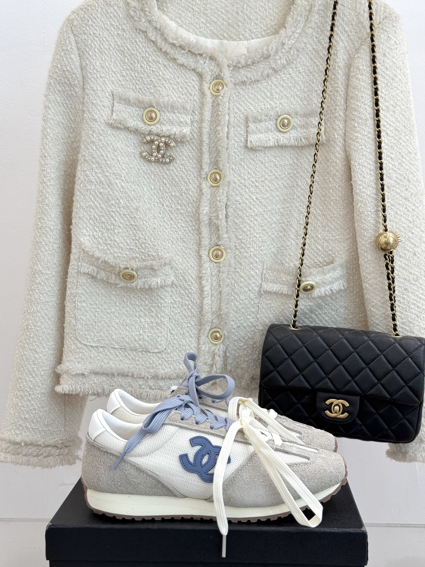 CHANE* |小香25A新品双色鞋带
双C休闲运动鞋
入手这双香家双色鞋带运动鞋之后,
我才真正明白