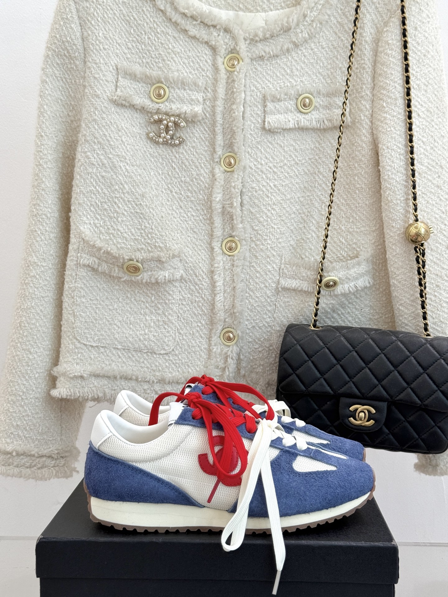 CHANE* |小香25A新品双色鞋带
双C休闲运动鞋
入手这双香家双色鞋带运动鞋之后,
我才真正明白