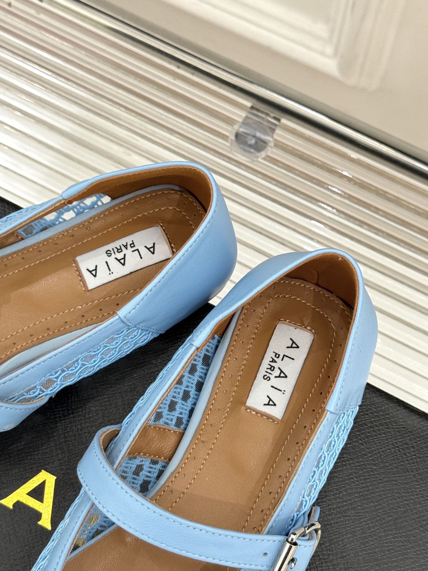 
ALAIA｜阿莱亚经典网面玛丽珍鞋
这双鞋真的太好穿了！真是通勤神鞋呀！
舒适又百搭 怎么穿都不会出错