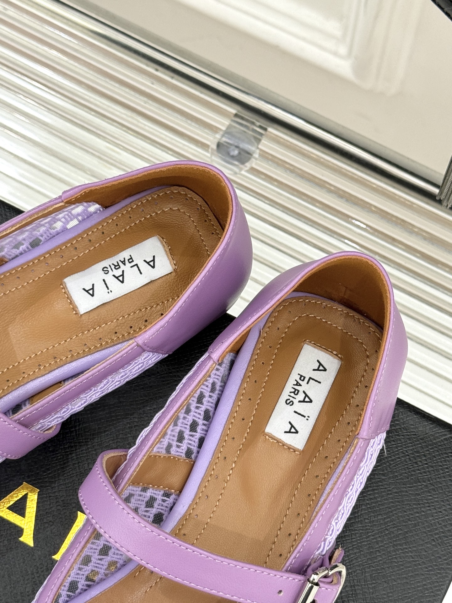 
ALAIA｜阿莱亚经典网面玛丽珍鞋
这双鞋真的太好穿了！真是通勤神鞋呀！
舒适又百搭 怎么穿都不会出错