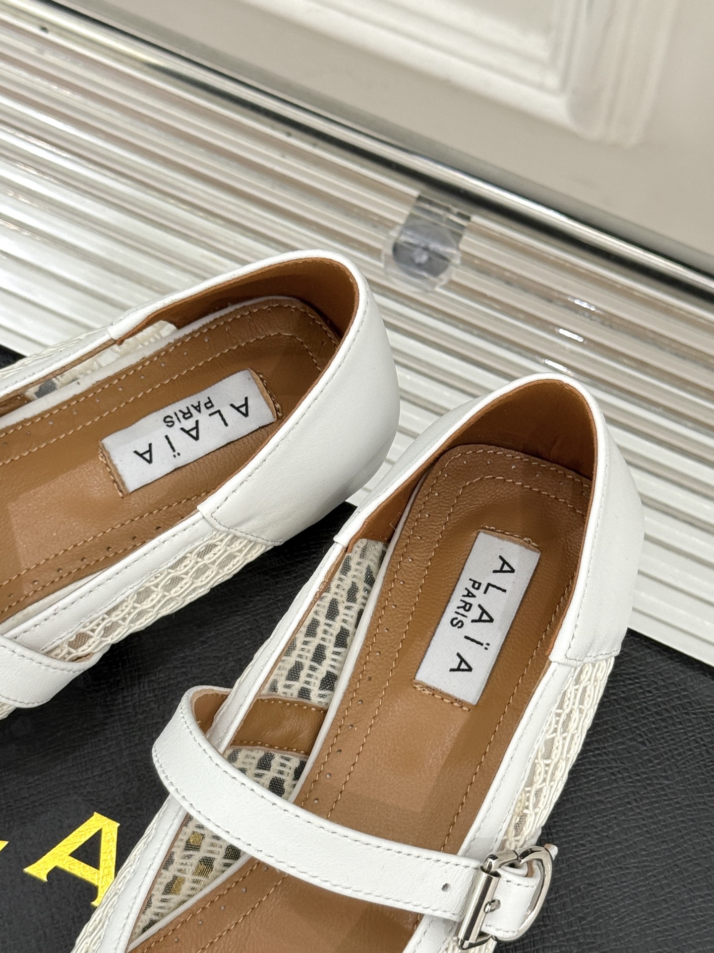
ALAIA｜阿莱亚经典网面玛丽珍鞋
这双鞋真的太好穿了！真是通勤神鞋呀！
舒适又百搭 怎么穿都不会出错