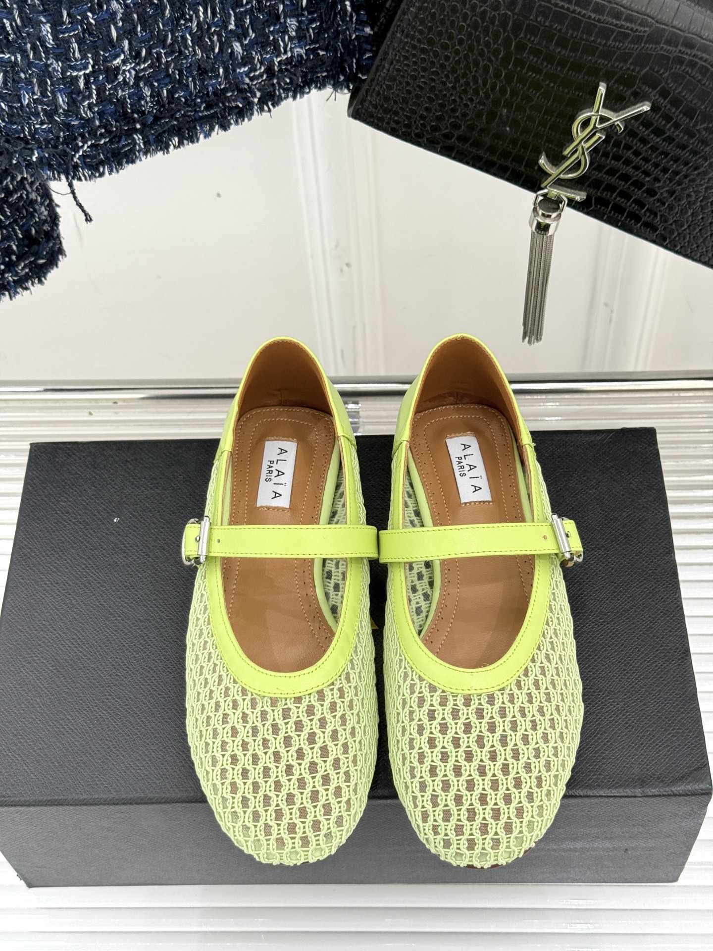 
ALAIA｜阿莱亚经典网面玛丽珍鞋
这双鞋真的太好穿了！真是通勤神鞋呀！
舒适又百搭 怎么穿都不会出错
