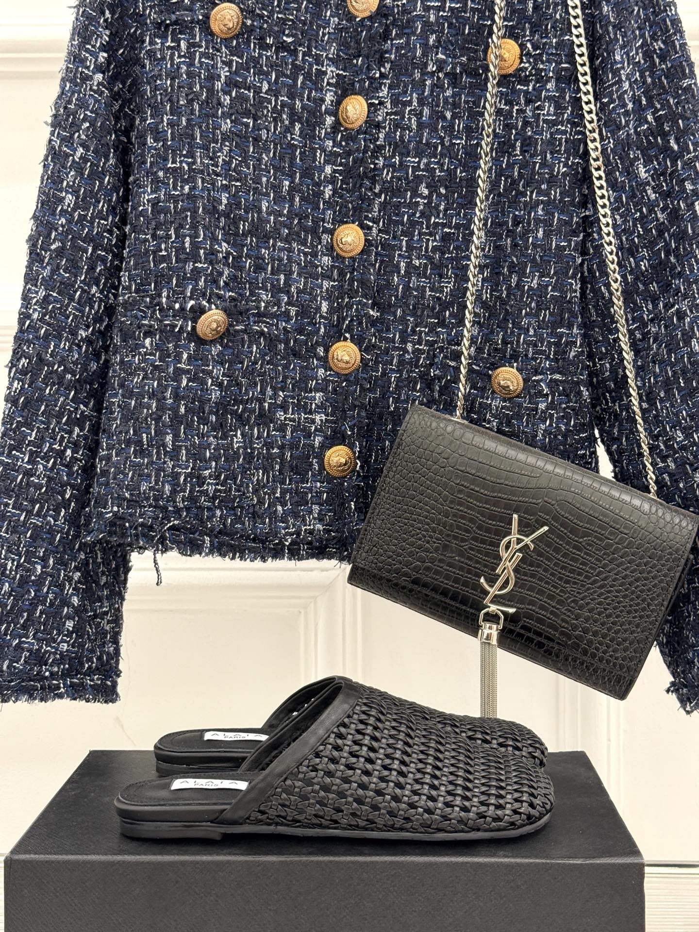 
ALAIA｜阿莱亚经典编制镂空半拖鞋
踏入alaia编制镂空半拖的奇妙世界
感受法式优雅与先锋设计的激