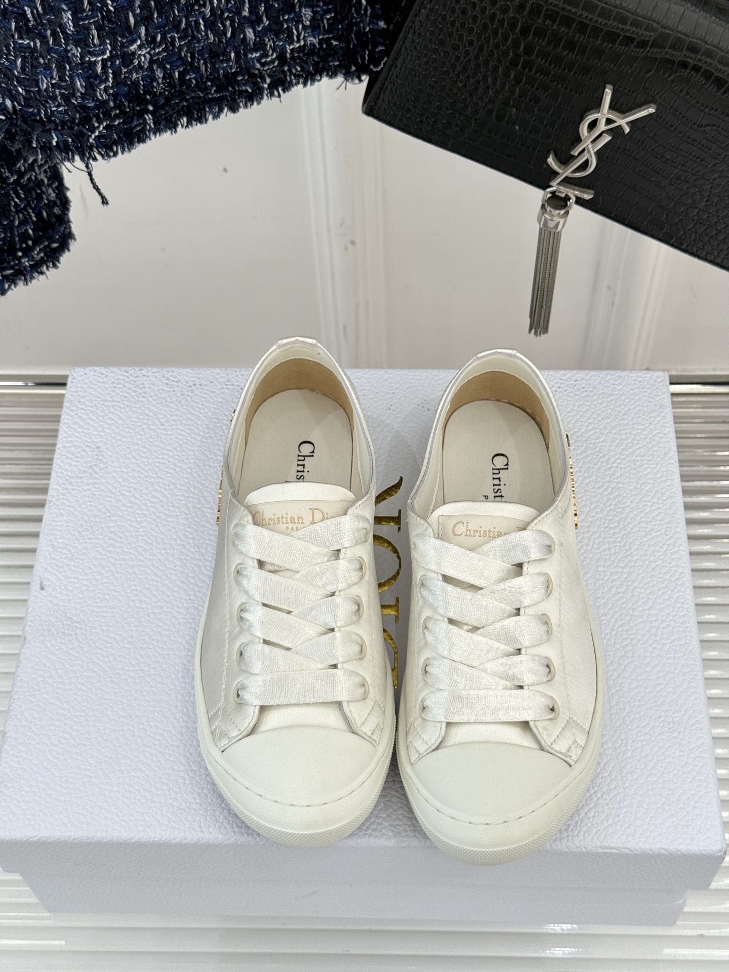 
Dior/迪奥25ss新品芭蕾风休闲鞋
当芭蕾艺术与日常休闲碰撞会擦出火花？
D家给出了答案——这双真