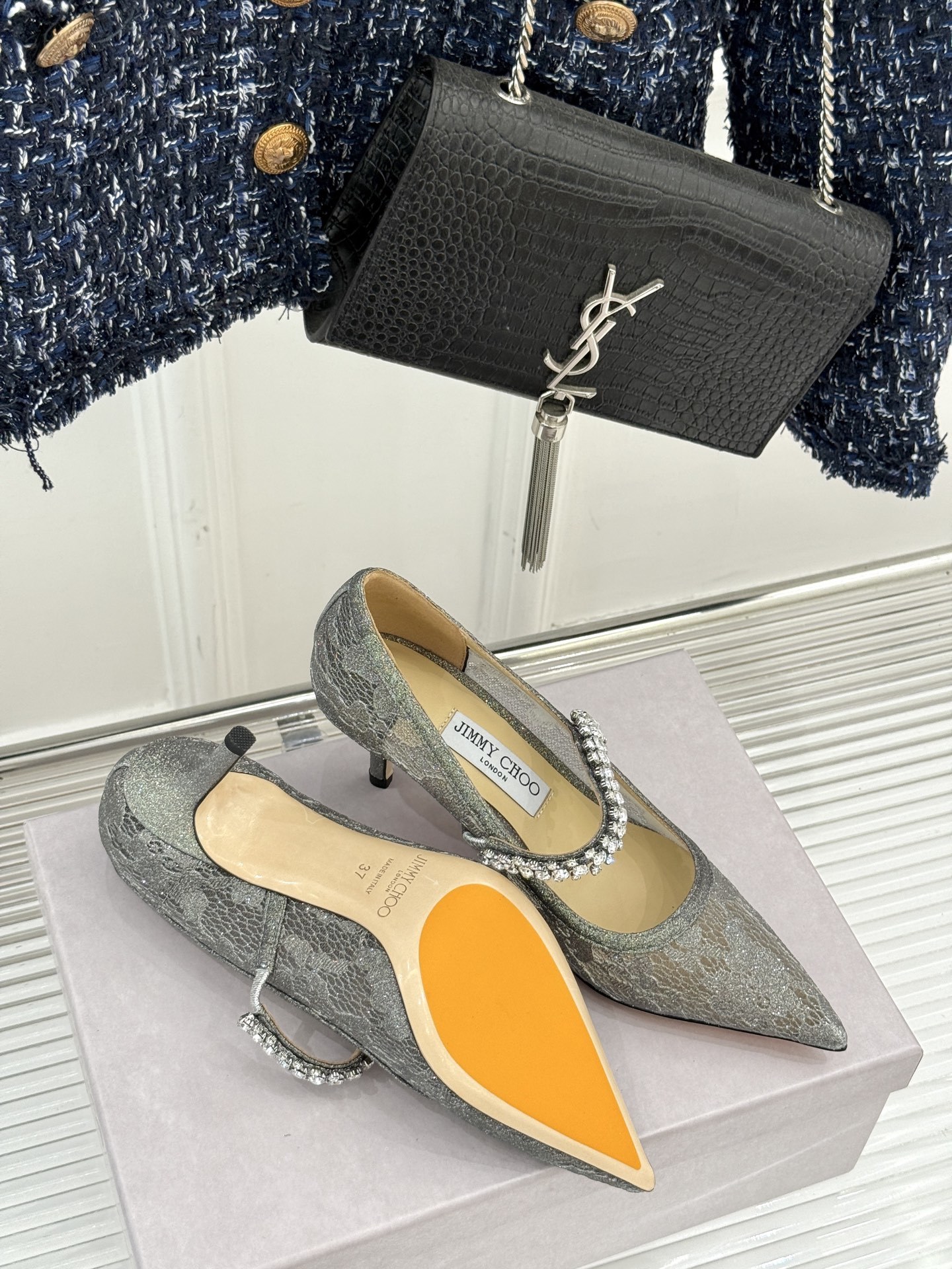 Jimmy Choo|吉米周经典春夏爆款蕾丝
水钻链条高跟鞋
-超级仙的一款啊!美得让人窒息!
蕾丝给