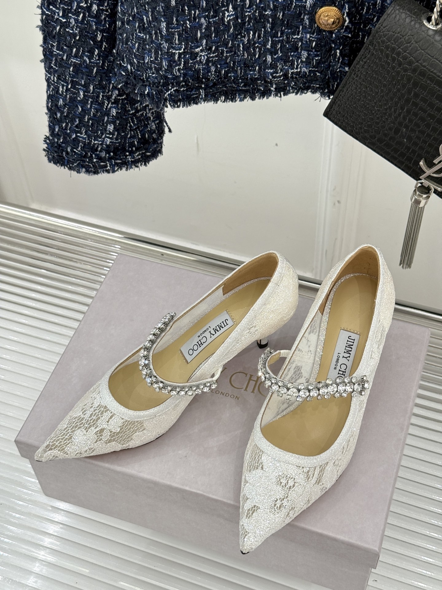 Jimmy Choo|吉米周经典春夏爆款蕾丝
水钻链条高跟鞋
-超级仙的一款啊!美得让人窒息!
蕾丝给