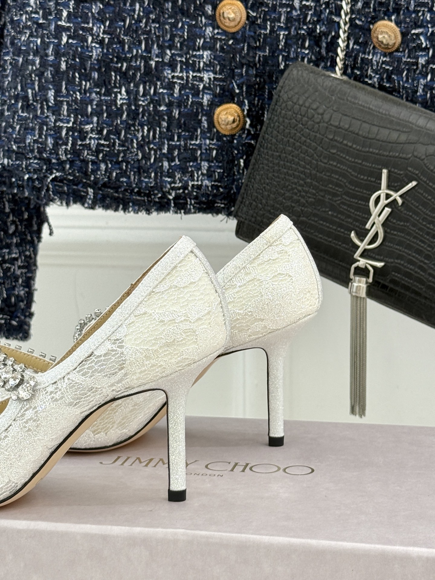 Jimmy Choo|吉米周经典春夏爆款蕾丝
水钻链条高跟鞋
-超级仙的一款啊!美得让人窒息!
蕾丝给