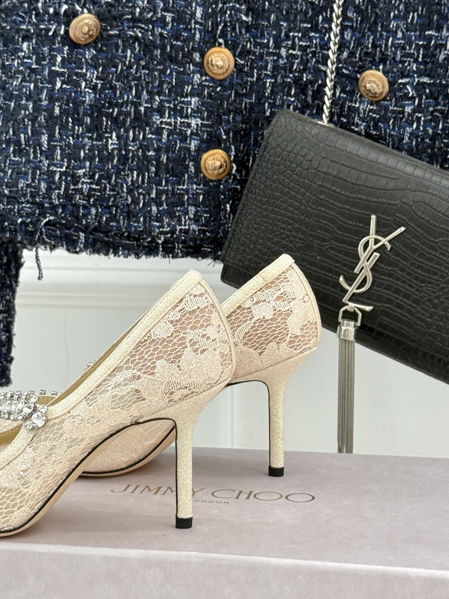 Jimmy Choo|吉米周经典春夏爆款蕾丝
水钻链条高跟鞋
-超级仙的一款啊!美得让人窒息!
蕾丝给