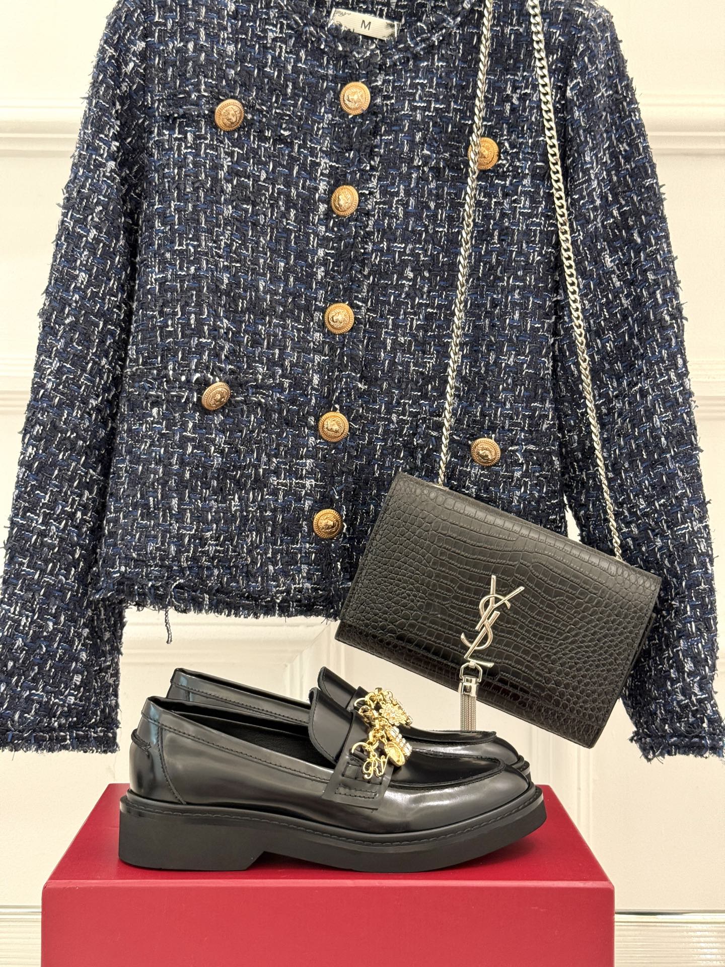 
Roger Vivier/ RV25ss新品水钻链条乐福鞋
这绝对是你鞋柜中不可缺少的时髦担当。
经典