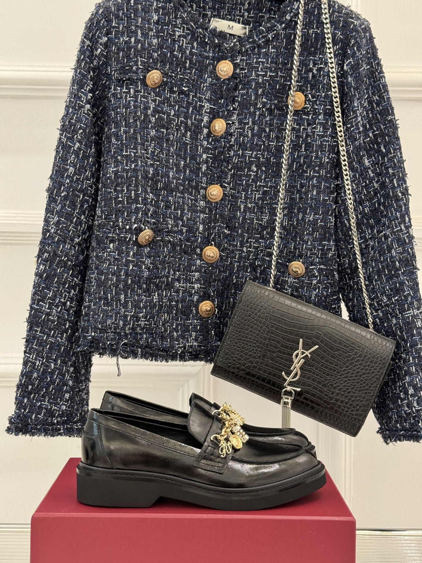 
Roger Vivier/ RV25ss新品水钻链条乐福鞋
这绝对是你鞋柜中不可缺少的时髦担当。
经典