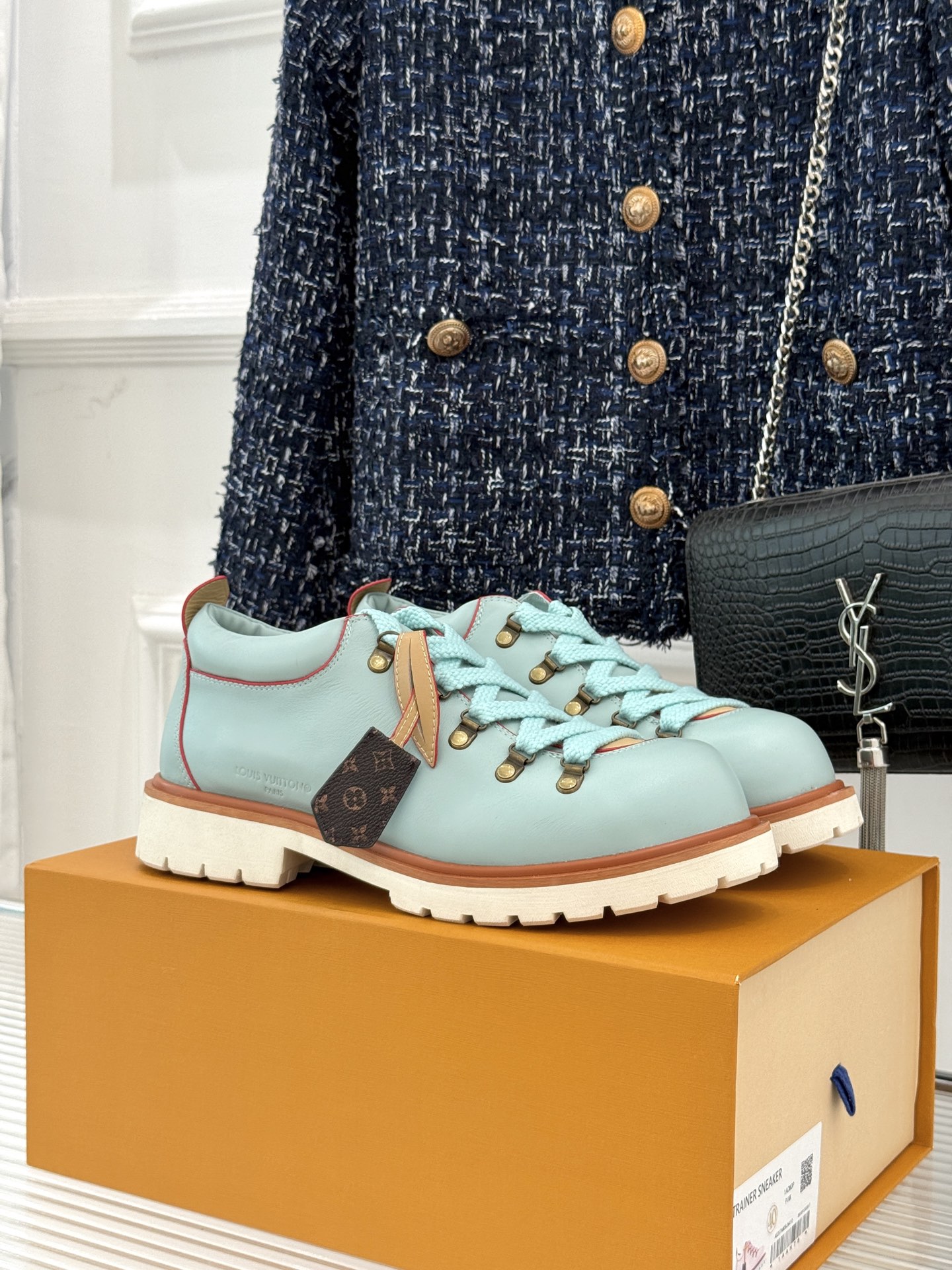 
LV Remix derby 25WF新品
情侣款德比鞋
以经典为底色 重塑时尚型格✨  
多样配色打