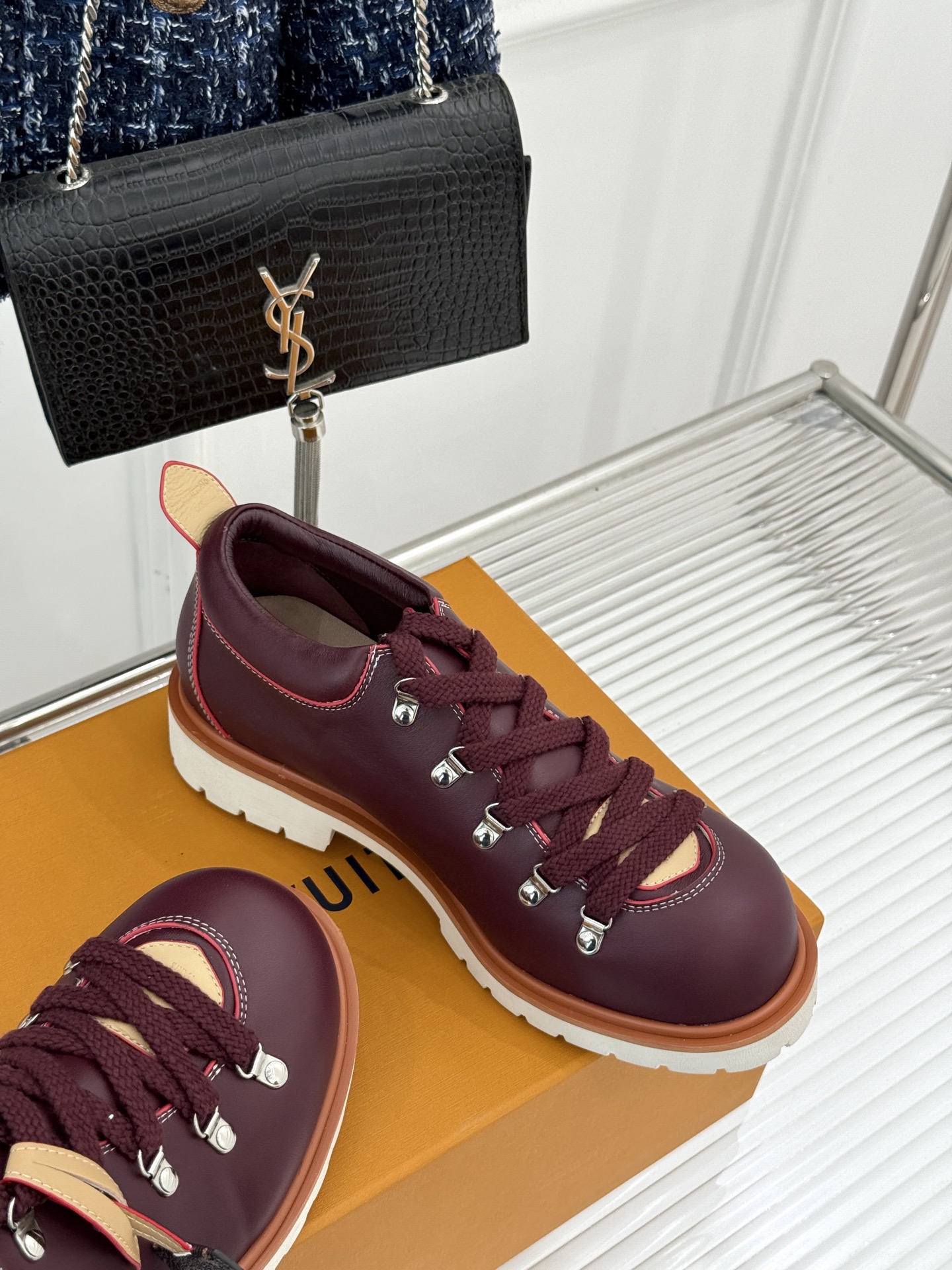 
LV Remix derby 25WF新品
情侣款德比鞋
以经典为底色 重塑时尚型格✨  
多样配色打