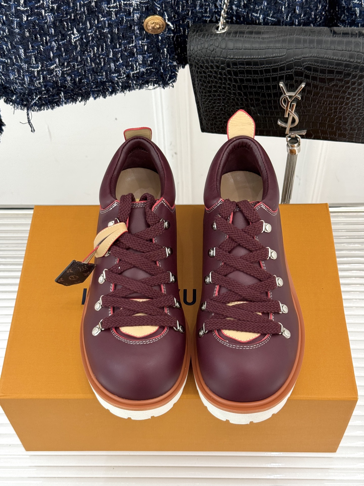 
LV Remix derby 25WF新品
情侣款德比鞋
以经典为底色 重塑时尚型格✨  
多样配色打