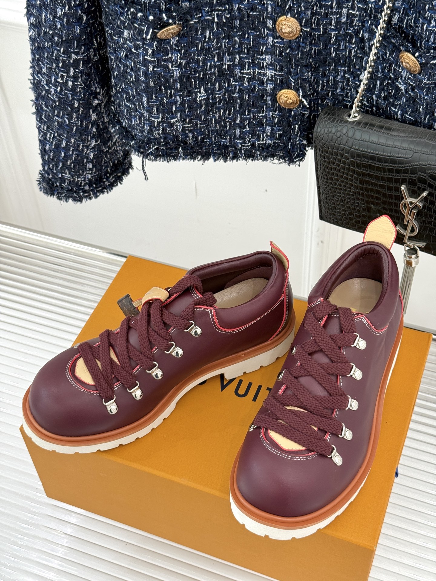 
LV Remix derby 25WF新品
情侣款德比鞋
以经典为底色 重塑时尚型格✨  
多样配色打