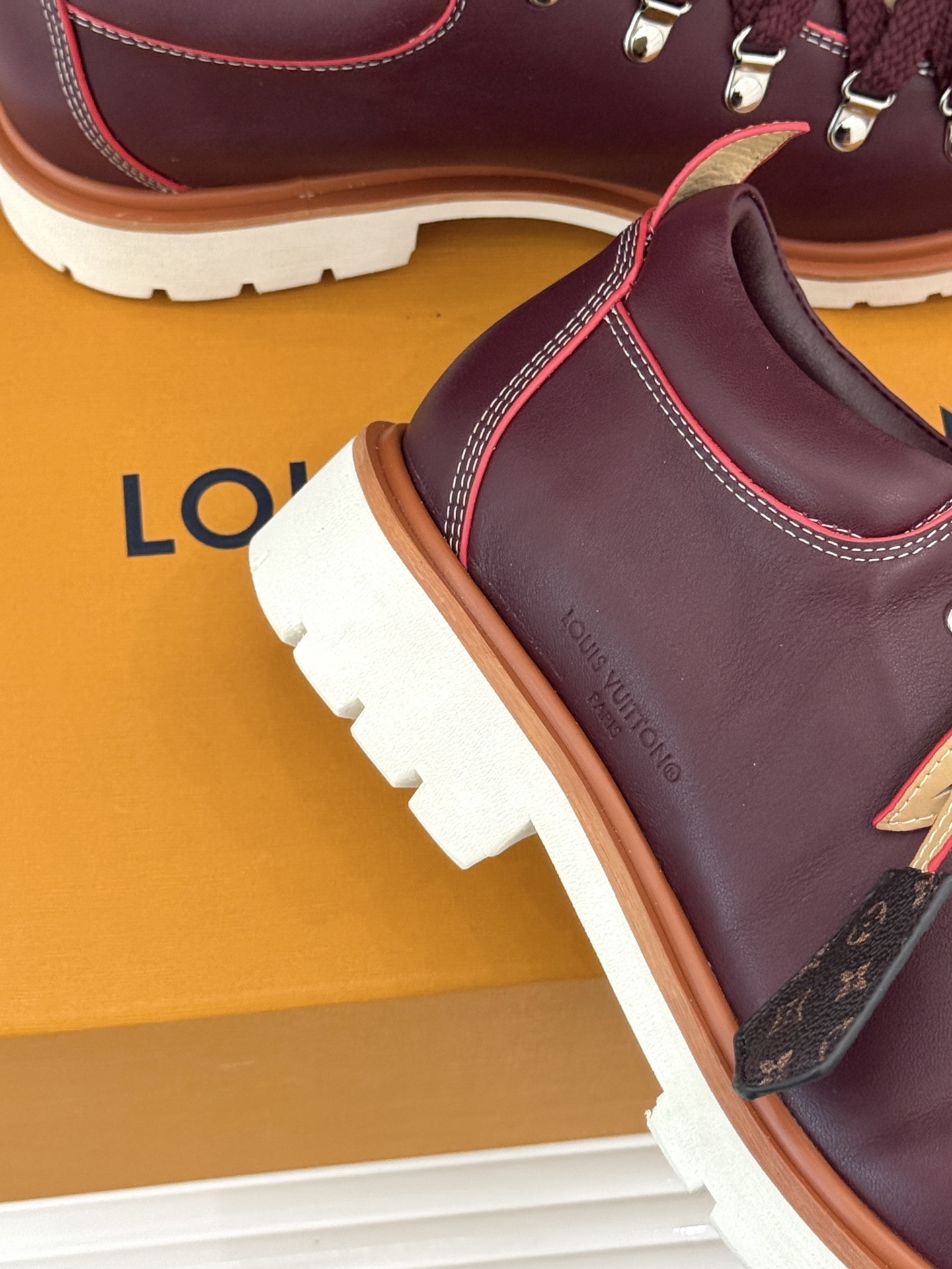 
LV Remix derby 25WF新品
情侣款德比鞋
以经典为底色 重塑时尚型格✨  
多样配色打