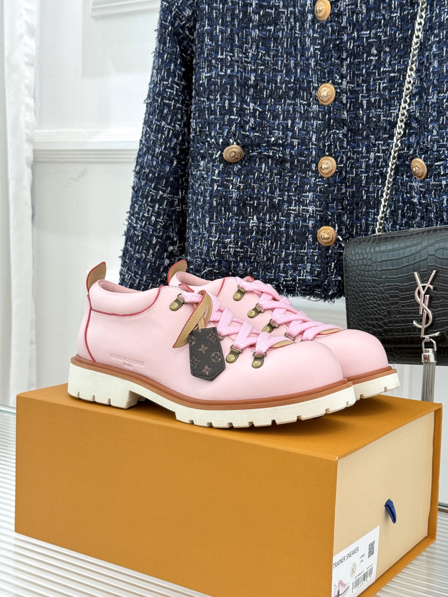
LV Remix derby 25WF新品
情侣款德比鞋
以经典为底色 重塑时尚型格✨  
多样配色打