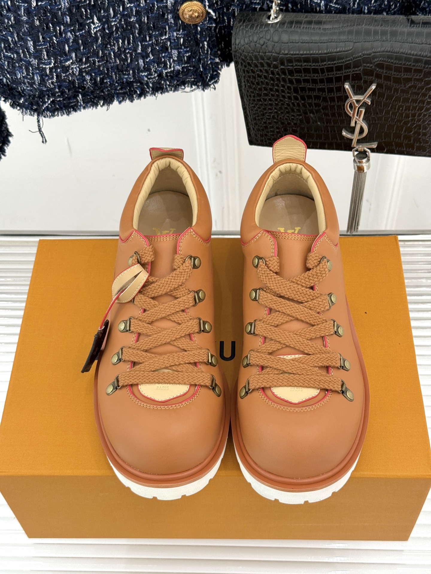
LV Remix derby 25WF新品
情侣款德比鞋
以经典为底色 重塑时尚型格✨  
多样配色打