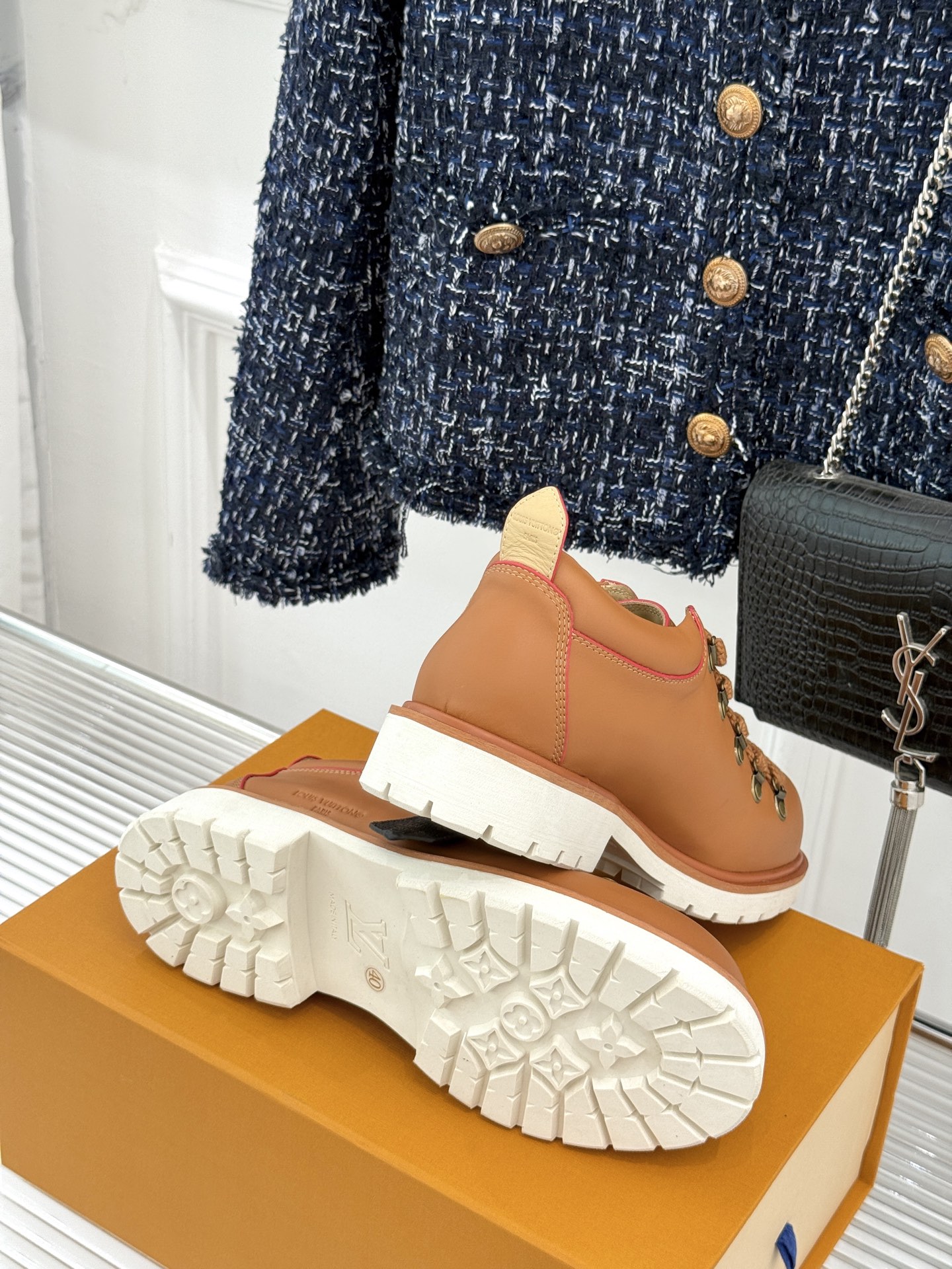 
LV Remix derby 25WF新品
情侣款德比鞋
以经典为底色 重塑时尚型格✨  
多样配色打