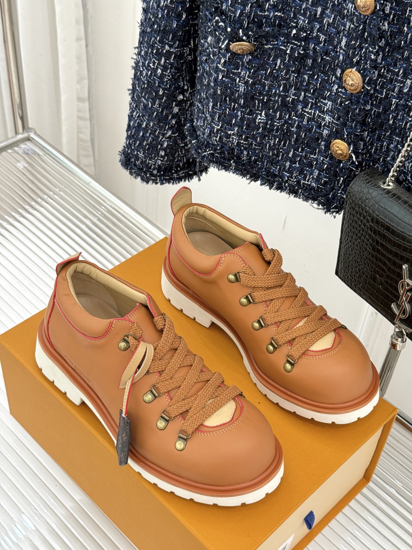 
LV Remix derby 25WF新品
情侣款德比鞋
以经典为底色 重塑时尚型格✨  
多样配色打