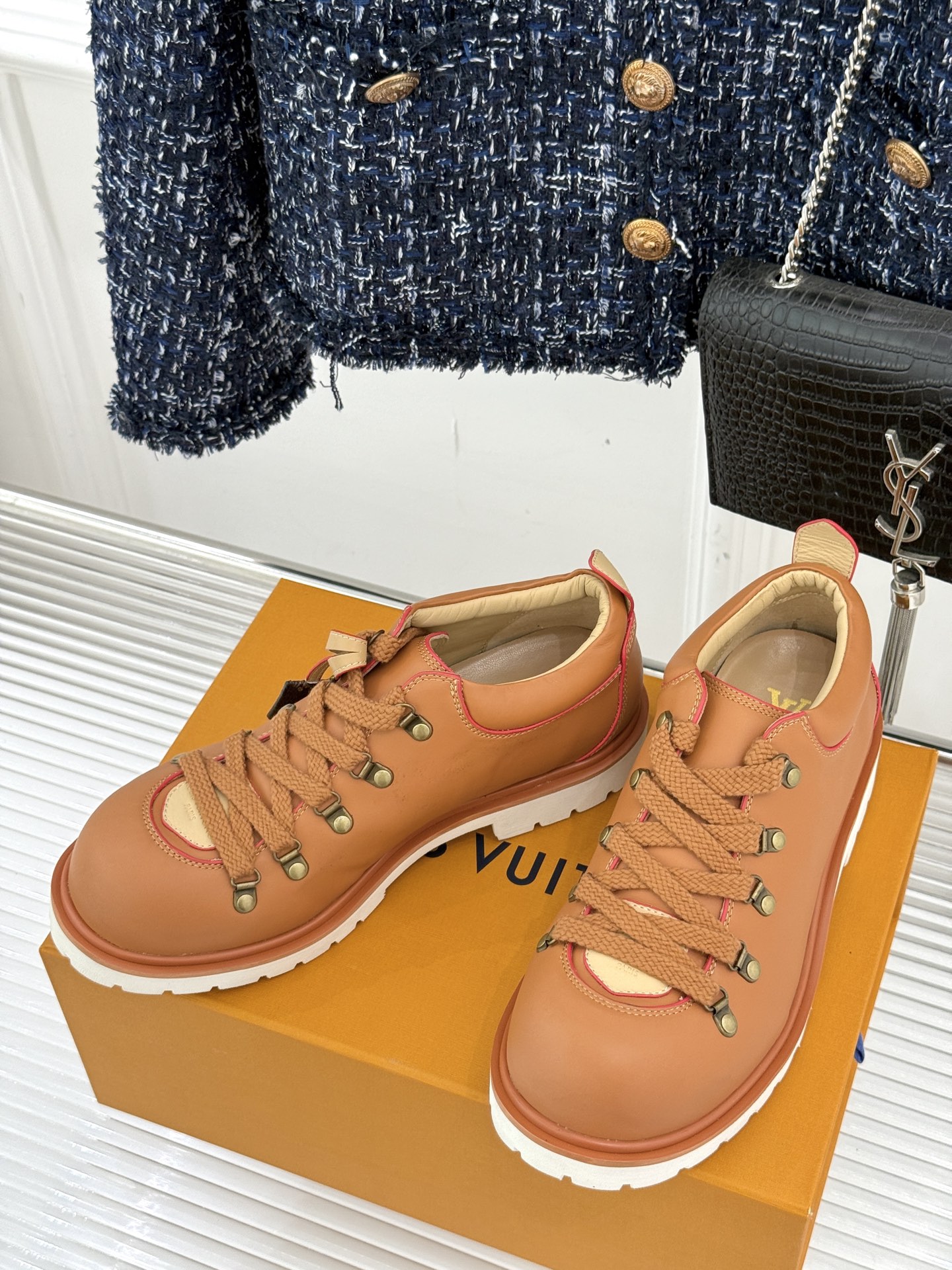 
LV Remix derby 25WF新品
情侣款德比鞋
以经典为底色 重塑时尚型格✨  
多样配色打