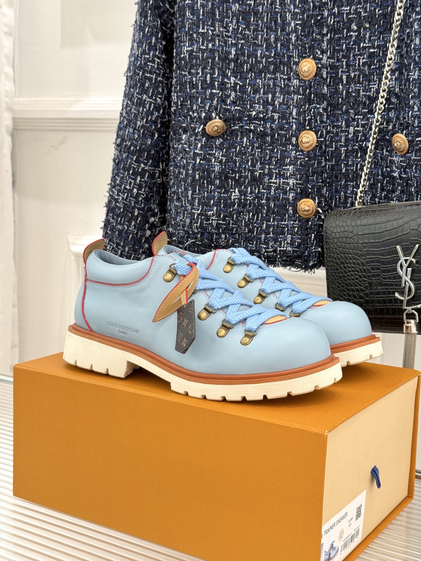 
LV Remix derby 25WF新品
情侣款德比鞋
以经典为底色 重塑时尚型格✨  
多样配色打