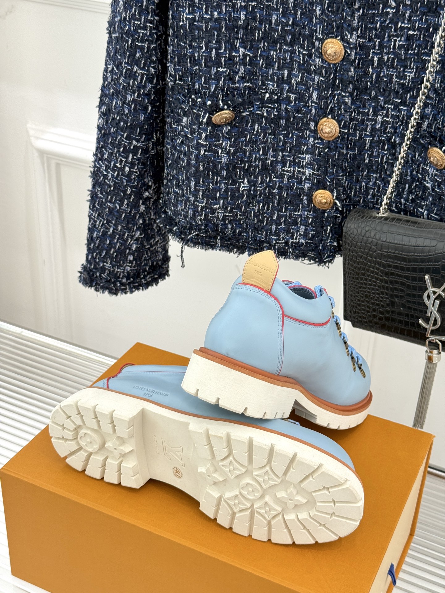 
LV Remix derby 25WF新品
情侣款德比鞋
以经典为底色 重塑时尚型格✨  
多样配色打
