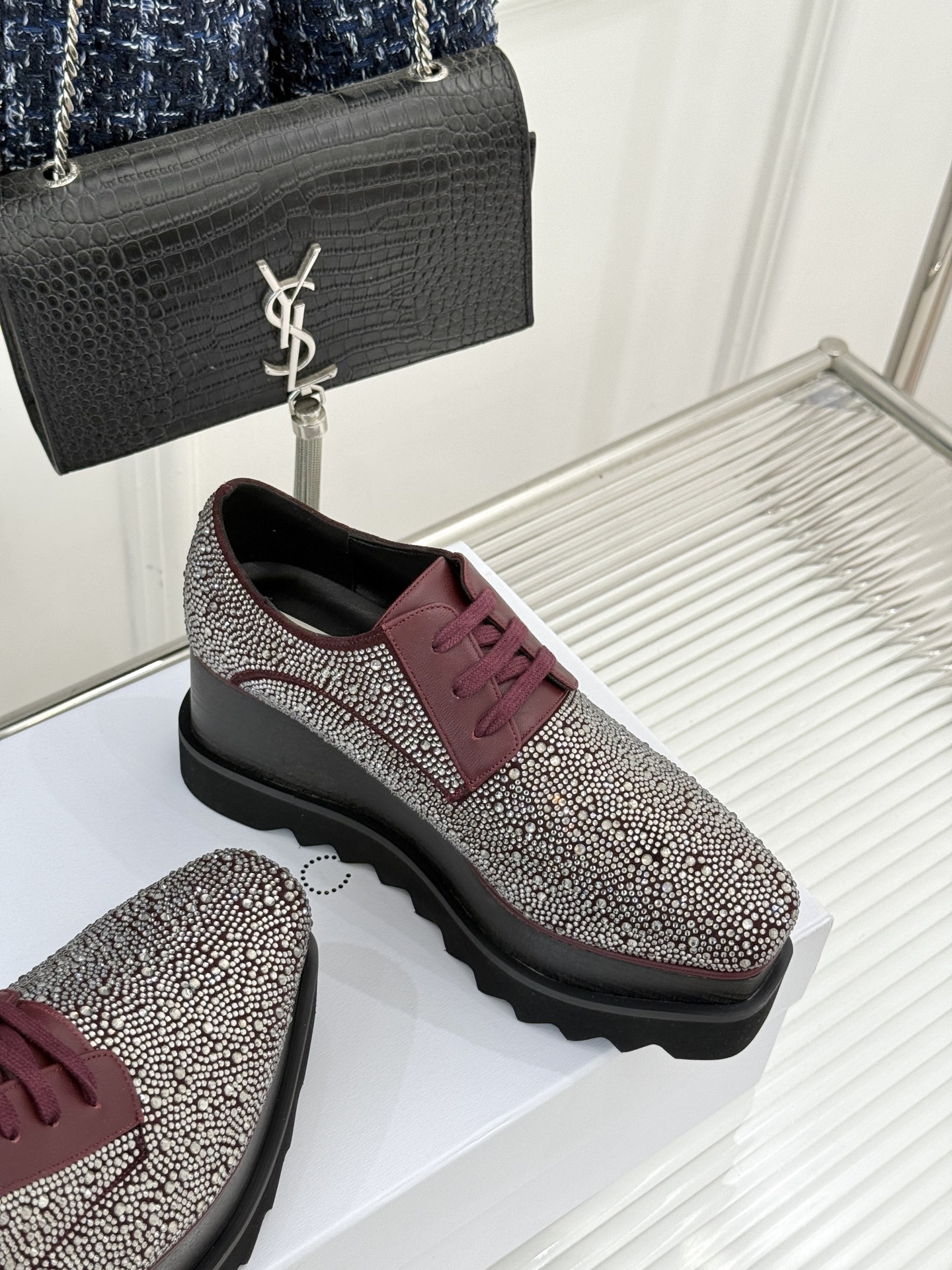 
全新升级Stella McCartney
经典实木星星松糕鞋
众明星各大网红纷纷上脚
颜值真的没话说！