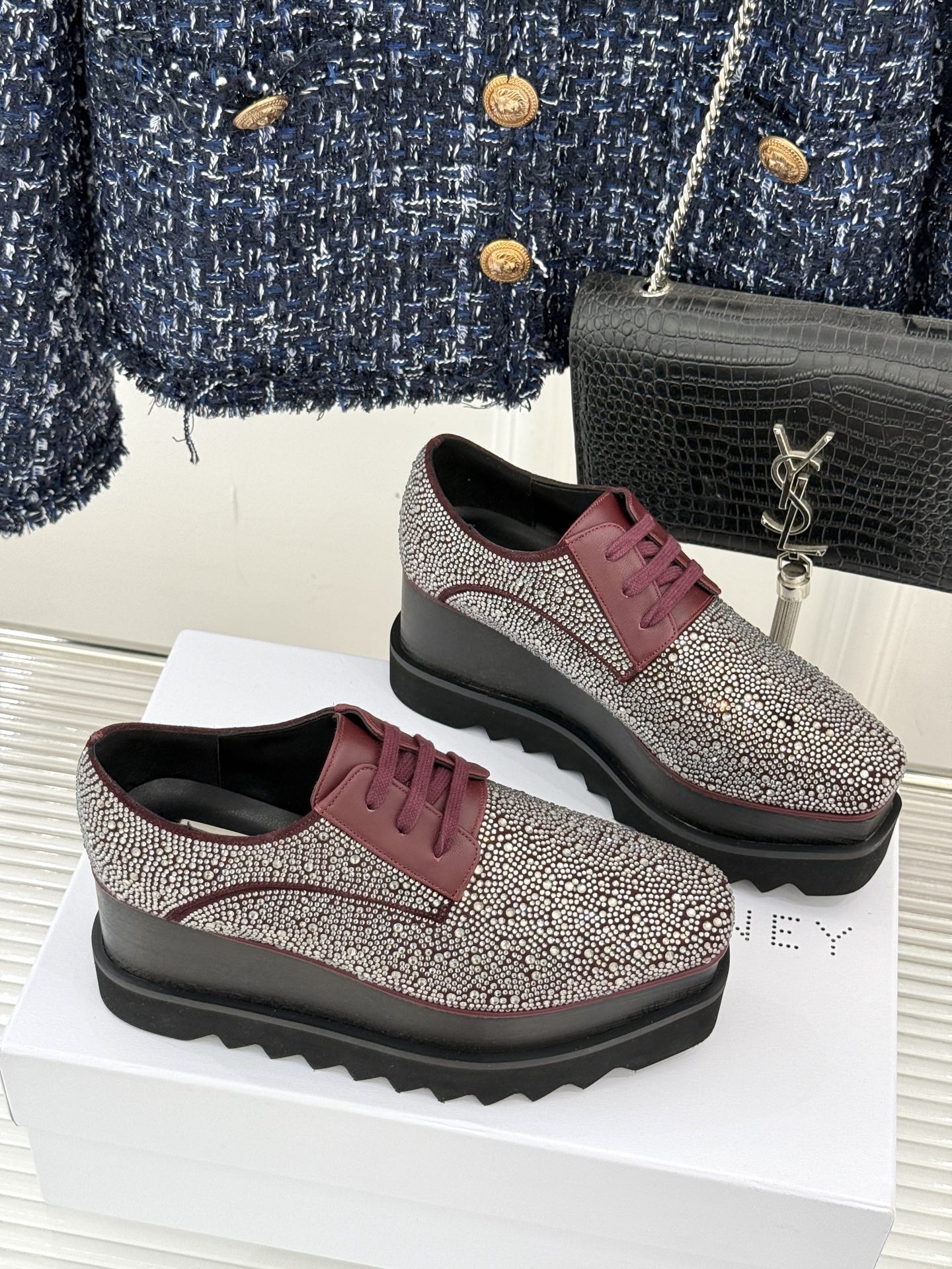 
全新升级Stella McCartney
经典实木星星松糕鞋
众明星各大网红纷纷上脚
颜值真的没话说！