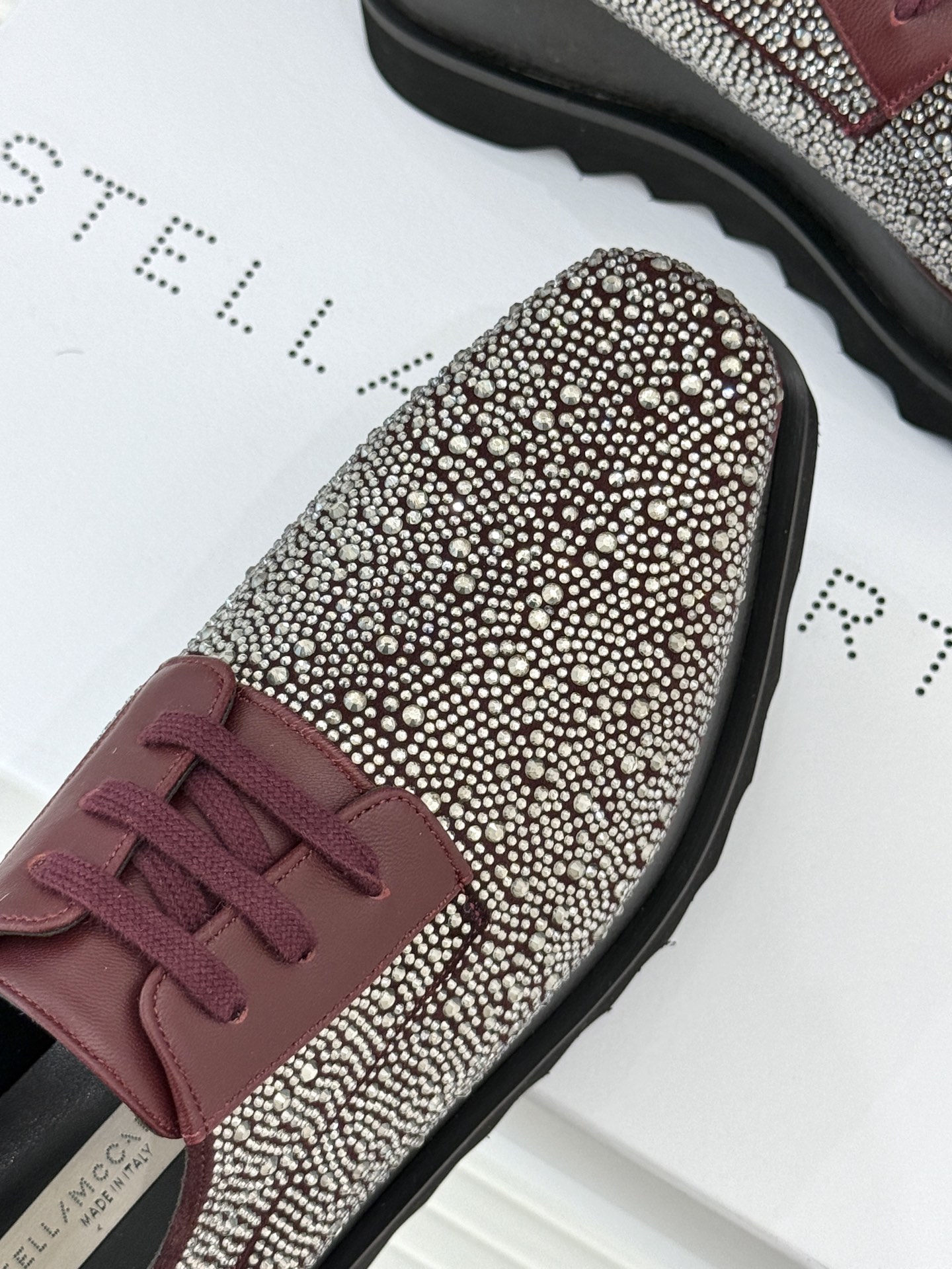 
全新升级Stella McCartney
经典实木星星松糕鞋
众明星各大网红纷纷上脚
颜值真的没话说！