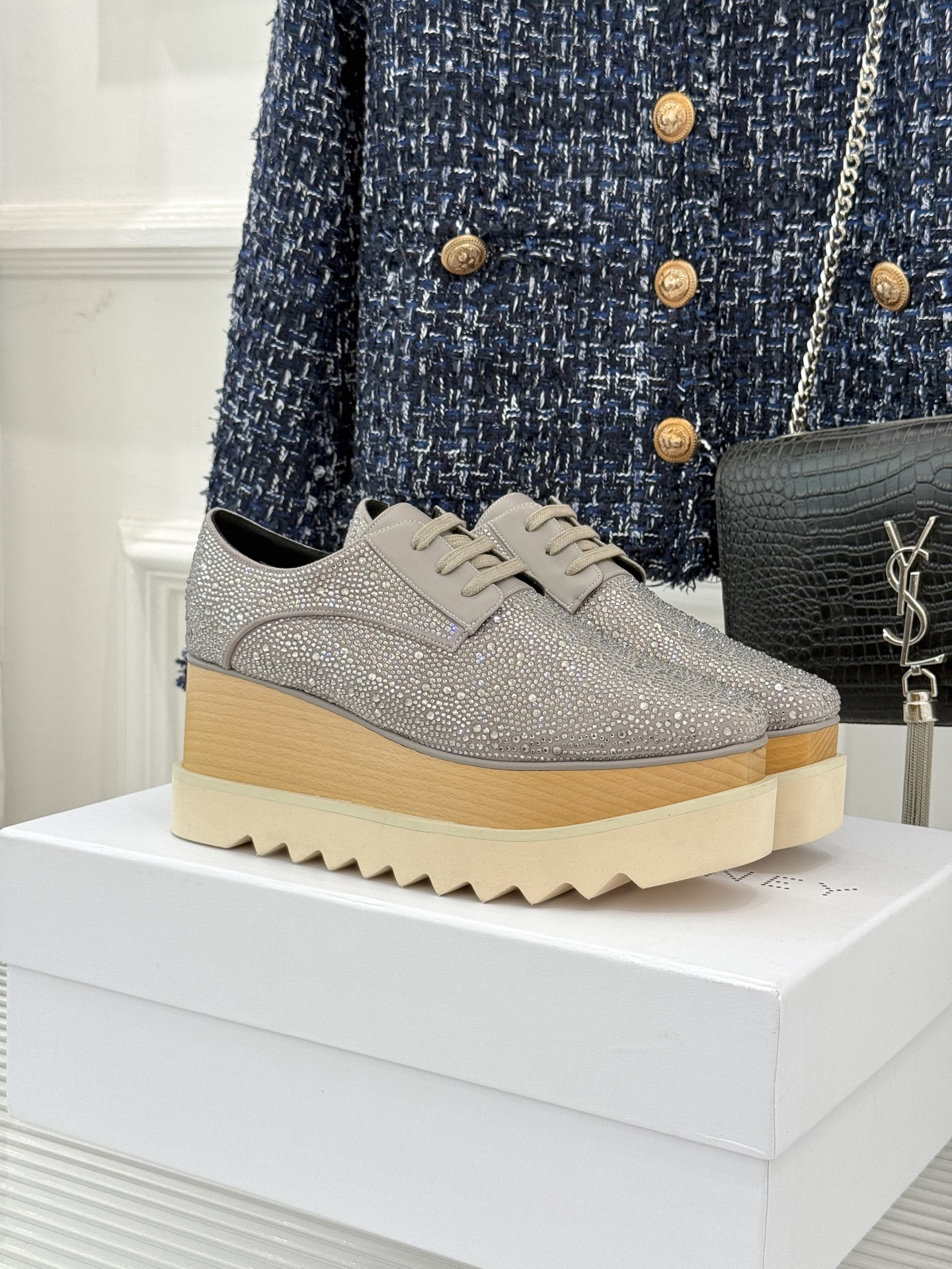 
全新升级Stella McCartney
经典实木星星松糕鞋
众明星各大网红纷纷上脚
颜值真的没话说！