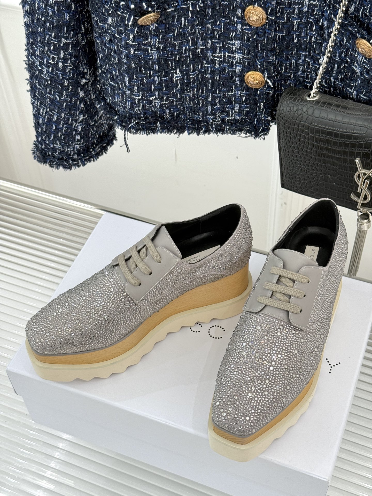 
全新升级Stella McCartney
经典实木星星松糕鞋
众明星各大网红纷纷上脚
颜值真的没话说！
