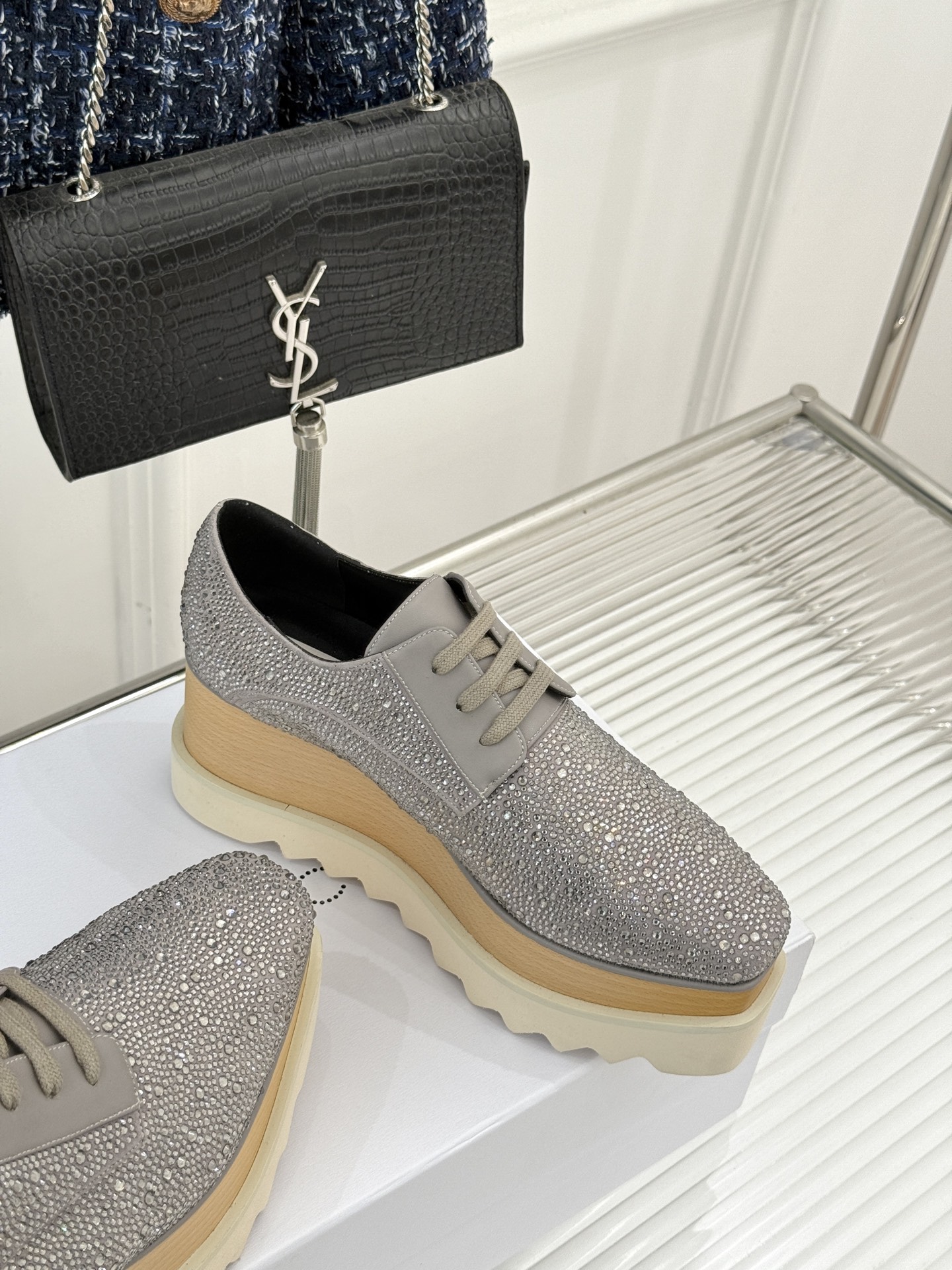 
全新升级Stella McCartney
经典实木星星松糕鞋
众明星各大网红纷纷上脚
颜值真的没话说！