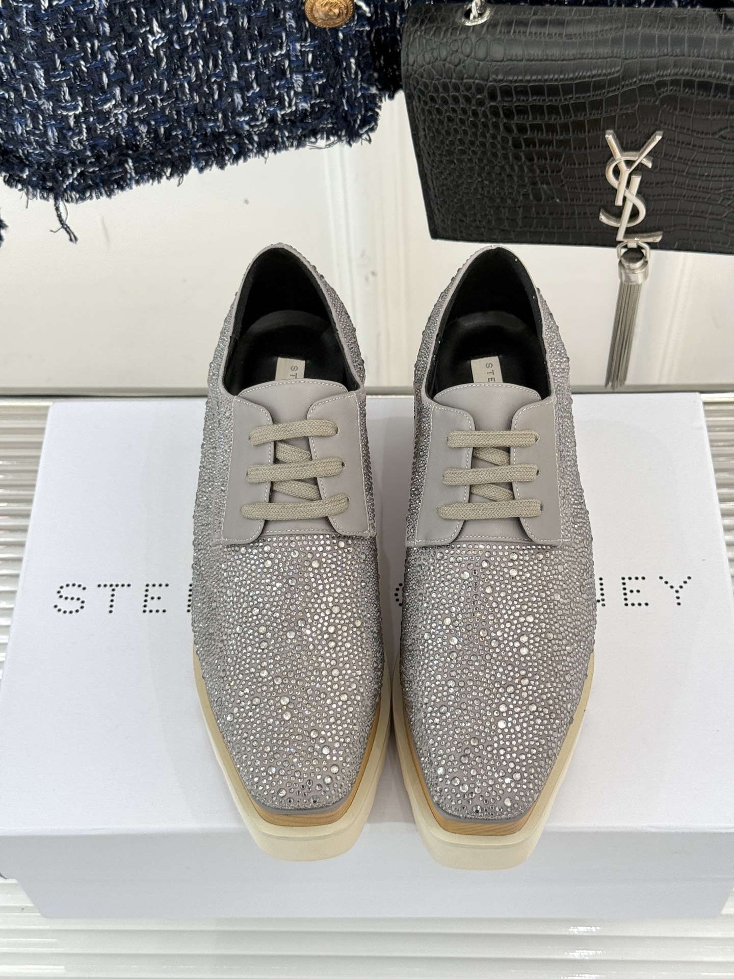 
全新升级Stella McCartney
经典实木星星松糕鞋
众明星各大网红纷纷上脚
颜值真的没话说！