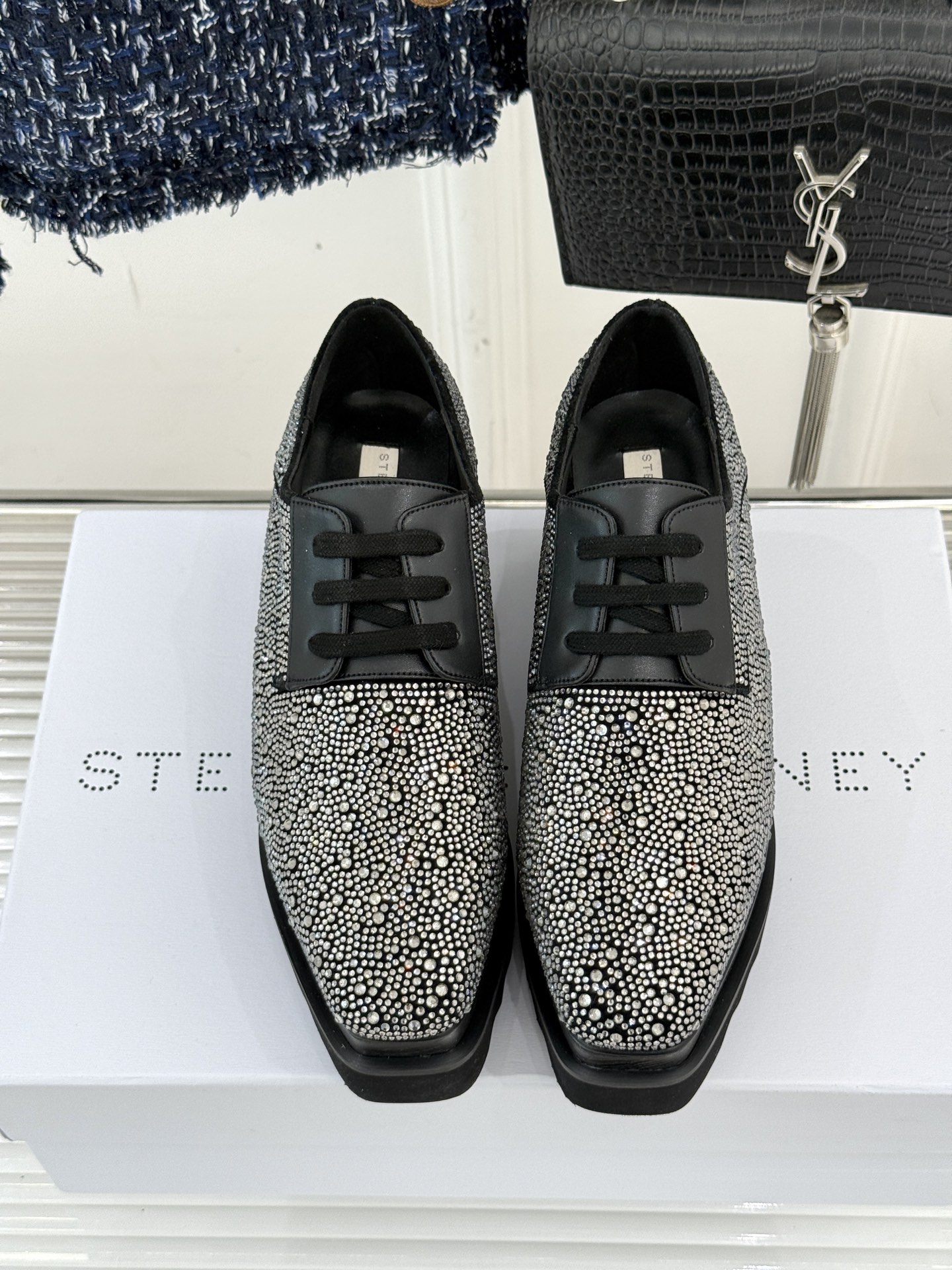 
全新升级Stella McCartney
经典实木星星松糕鞋
众明星各大网红纷纷上脚
颜值真的没话说！