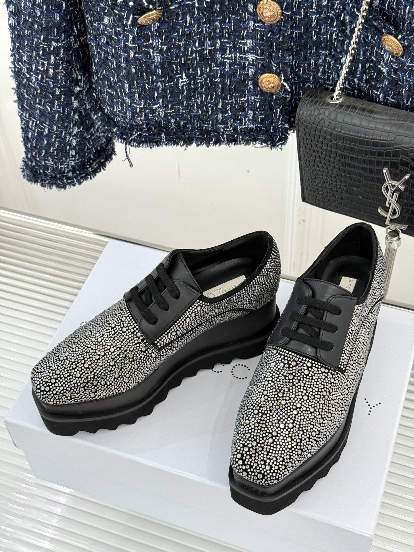 
全新升级Stella McCartney
经典实木星星松糕鞋
众明星各大网红纷纷上脚
颜值真的没话说！