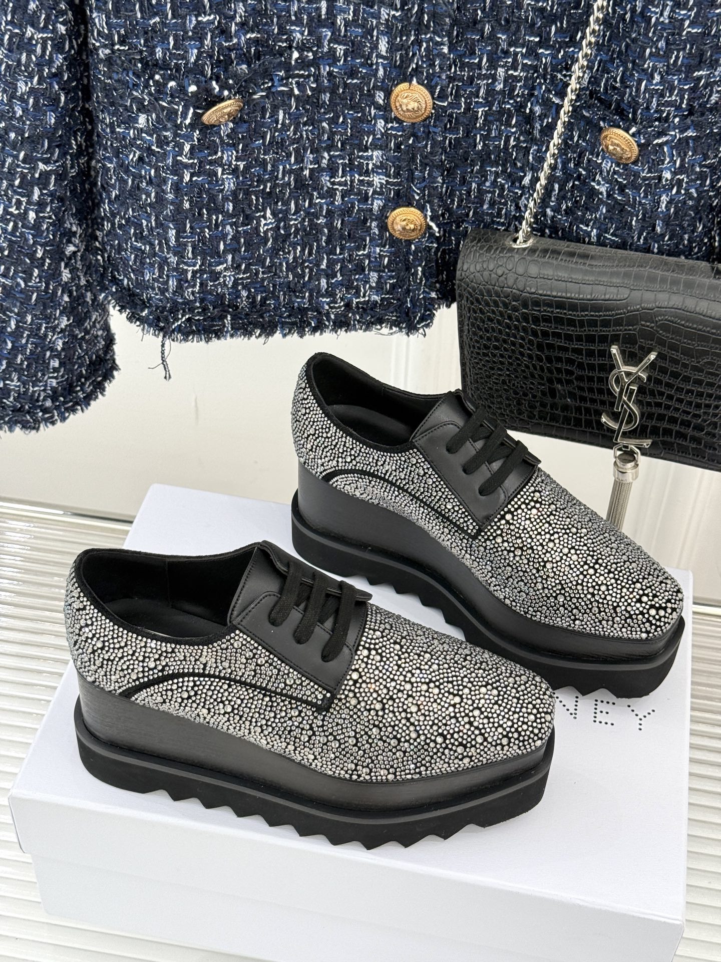 
全新升级Stella McCartney
经典实木星星松糕鞋
众明星各大网红纷纷上脚
颜值真的没话说！