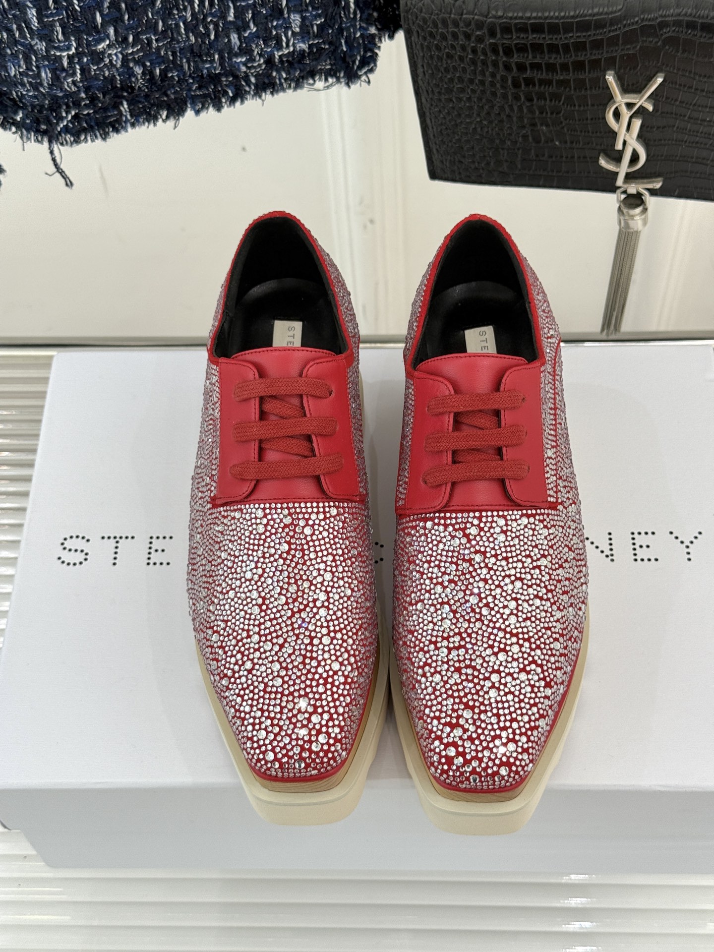 
全新升级Stella McCartney
经典实木星星松糕鞋
众明星各大网红纷纷上脚
颜值真的没话说！